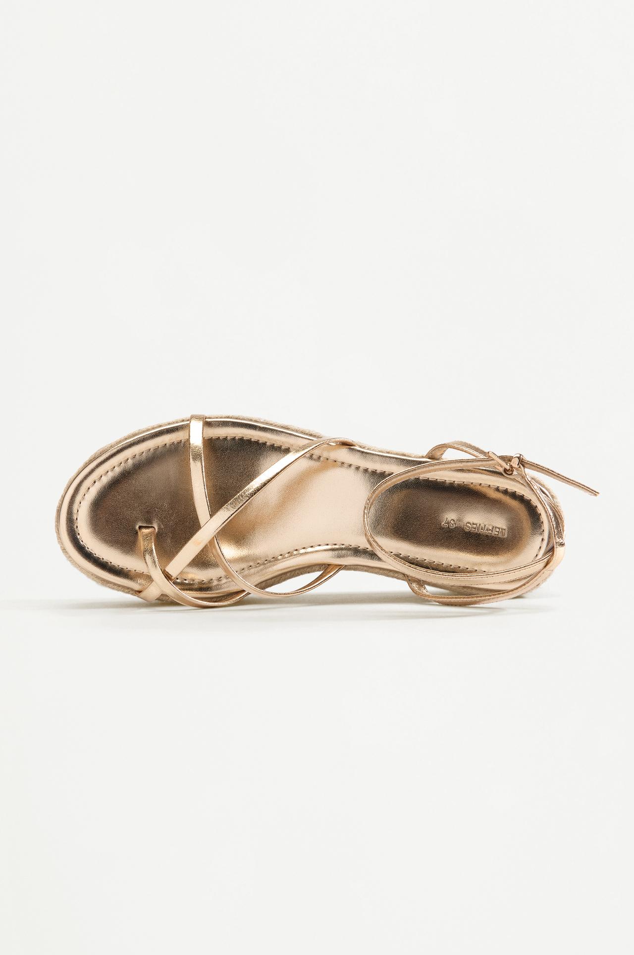 Metallic wedge sandals with straps — GOLD