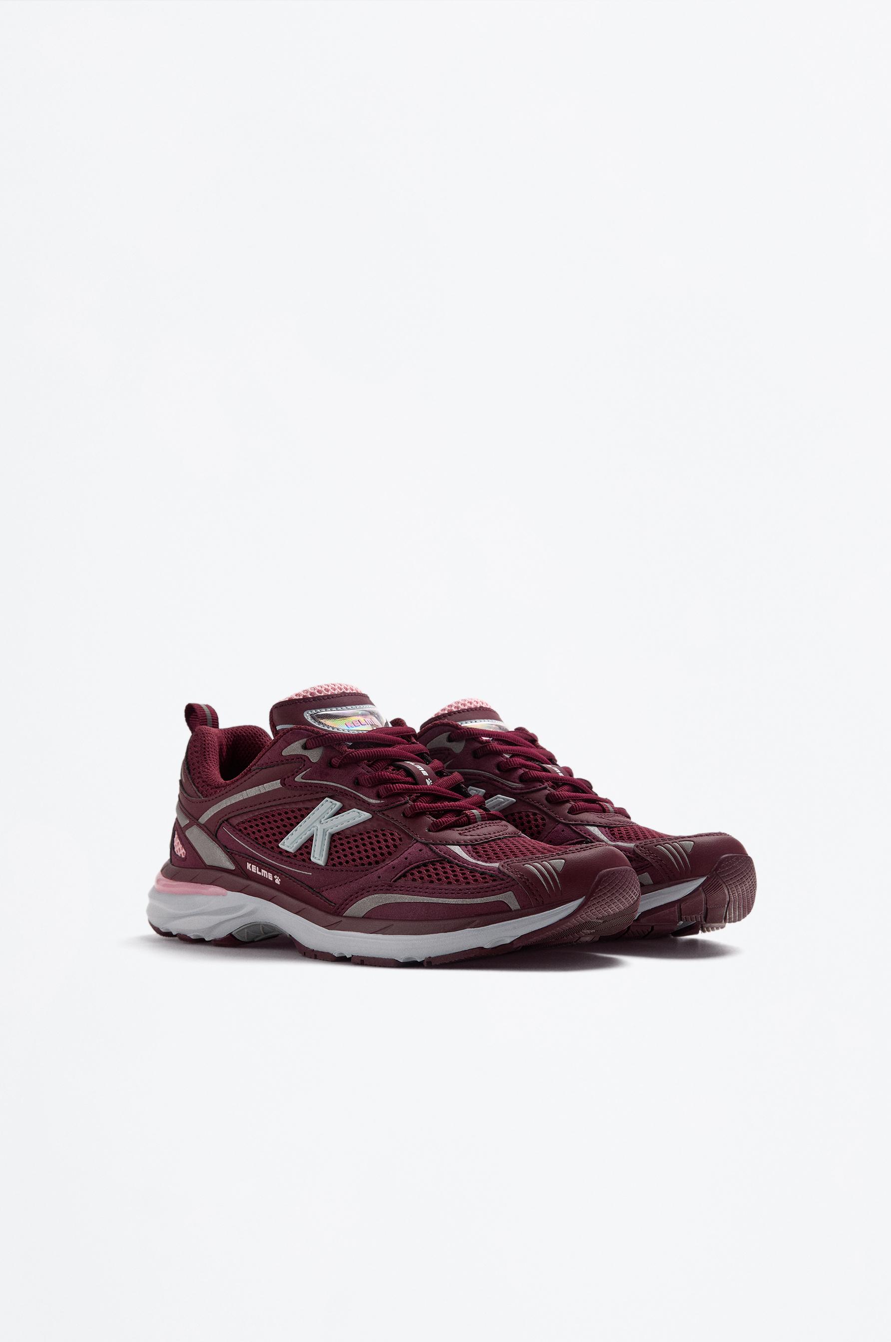 Kelme sports shoe — BURGUNDY
