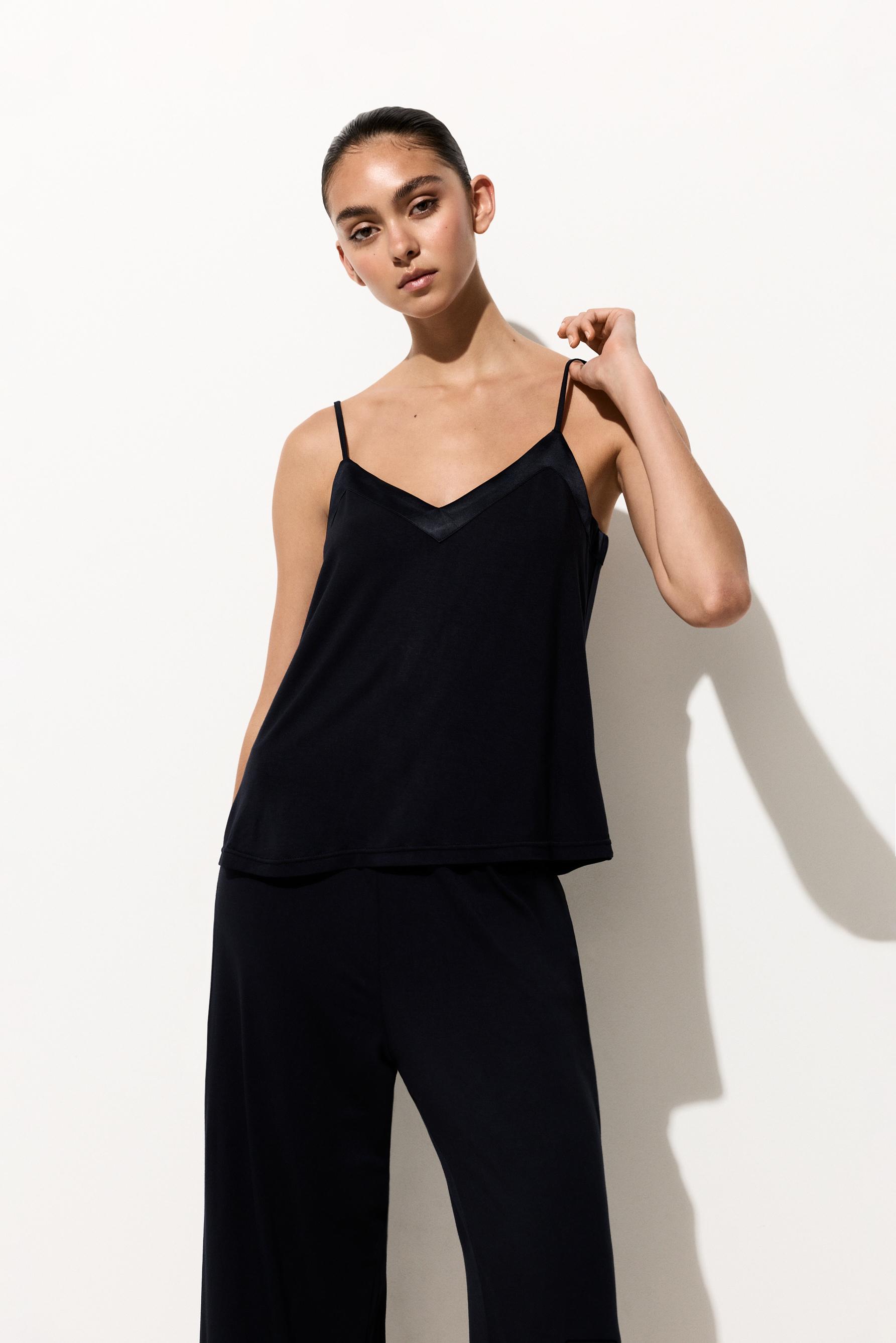 Flowing pyjamas — NAVY