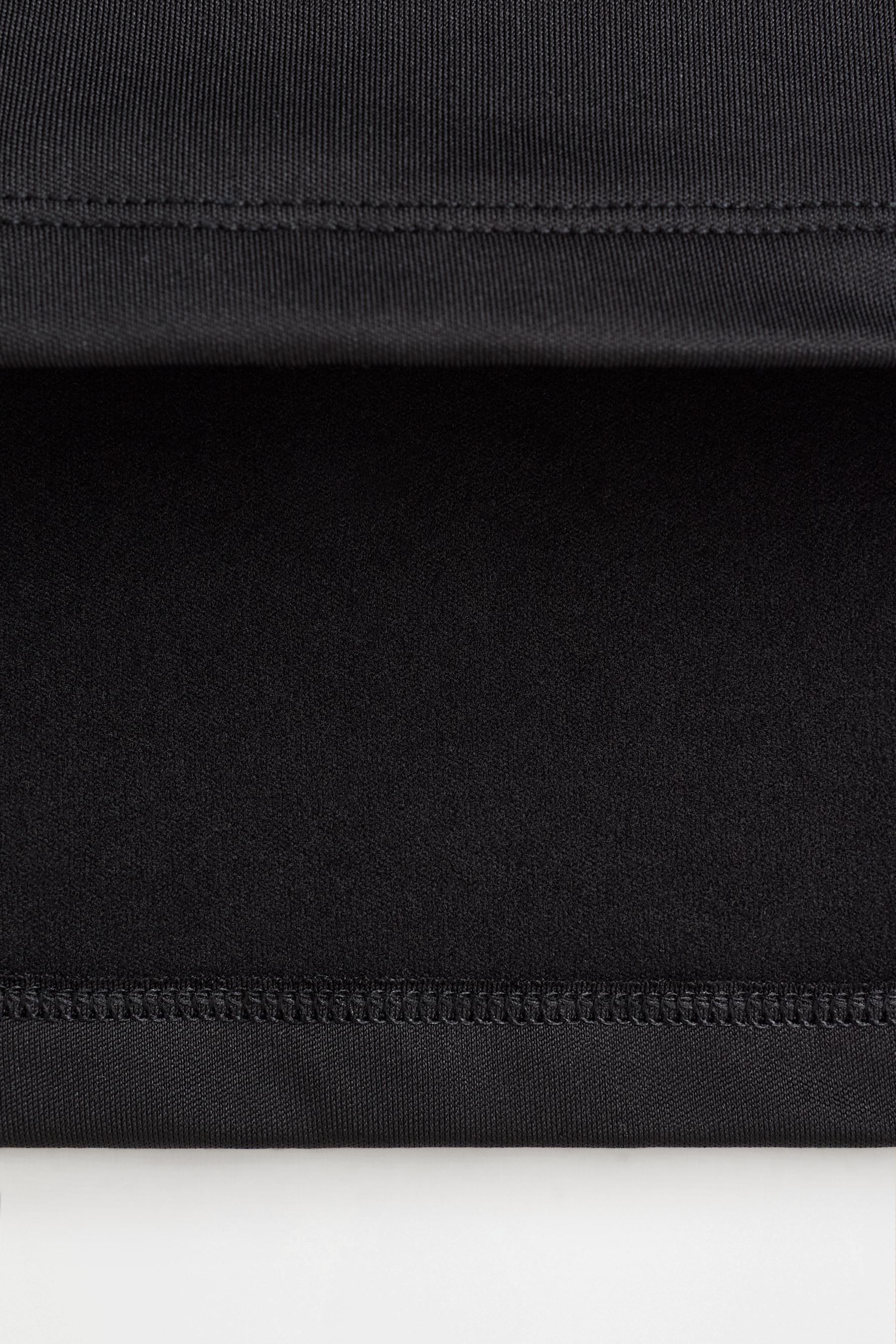 Medium weight thermal insulation T-shirt (-7ºC to 9ºC) — BLACK