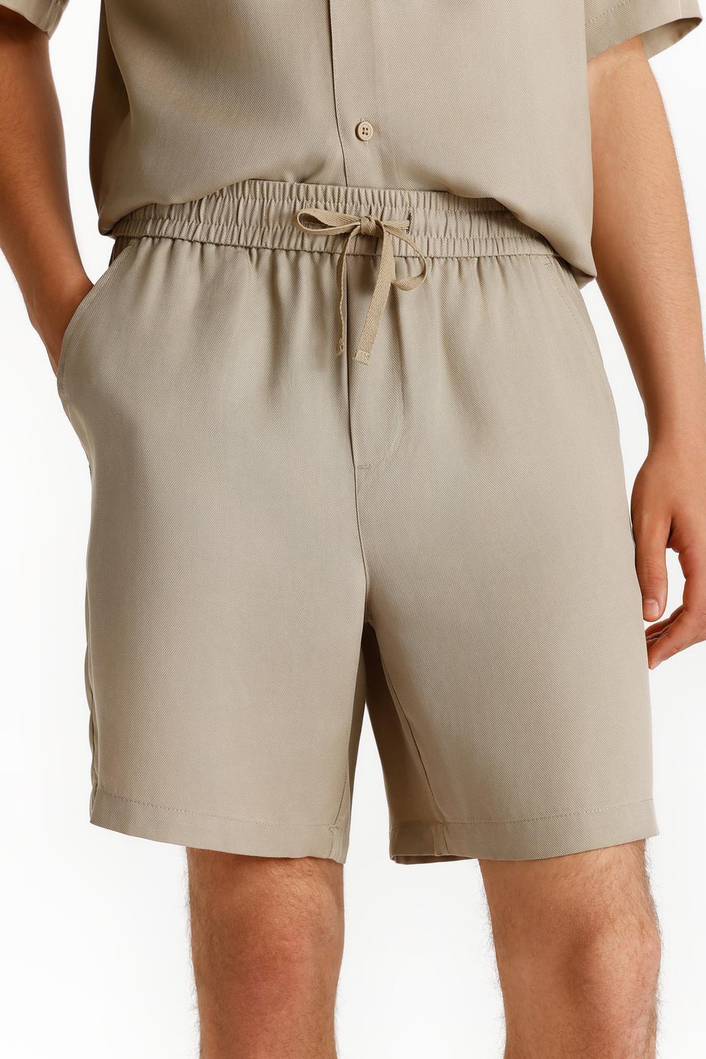 Flowing Bermuda shorts