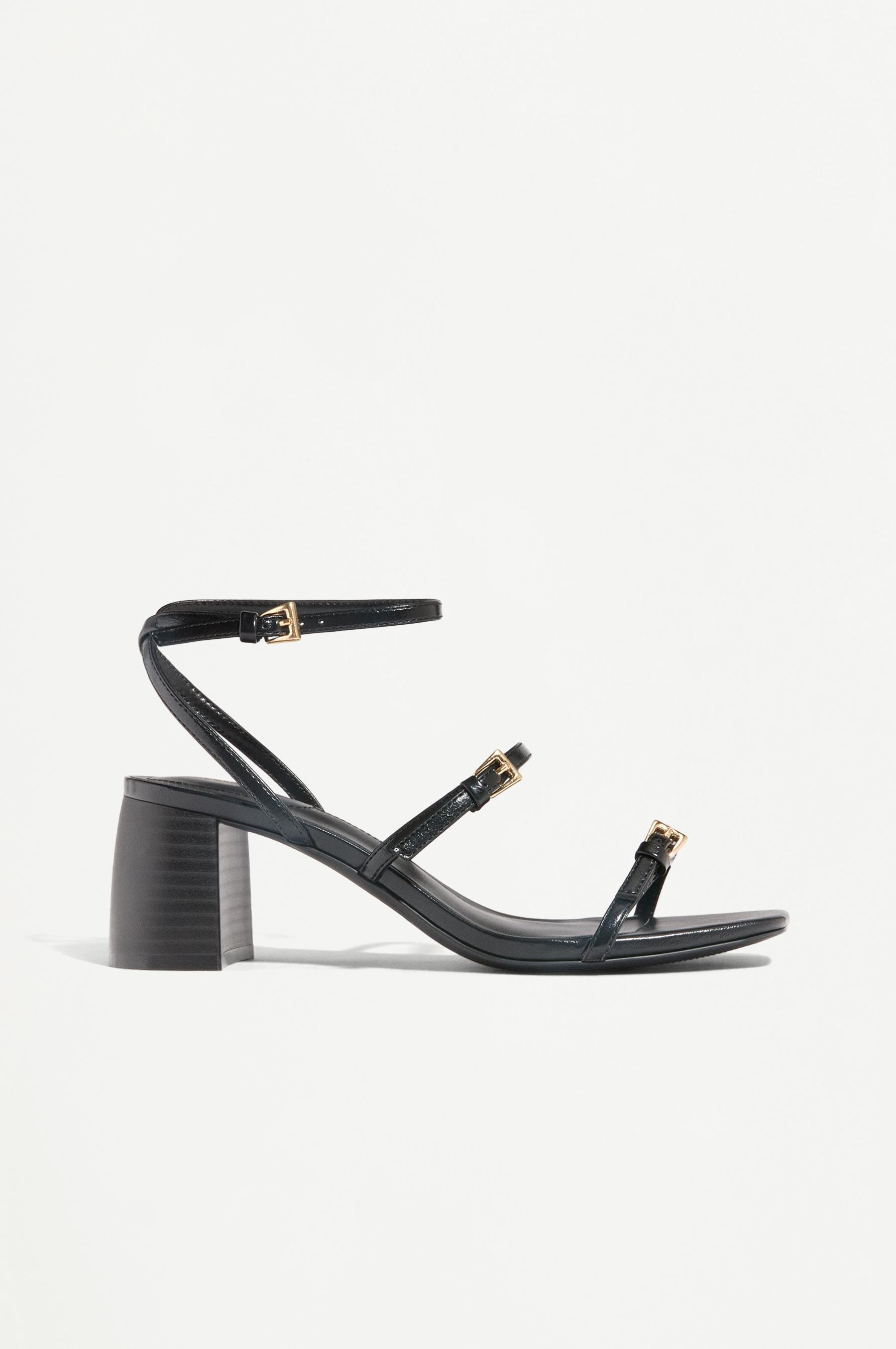 Sandalia tacón pulsera