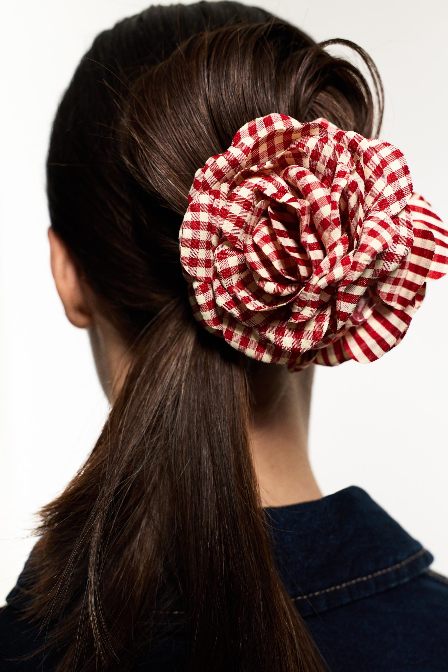 Pinza flor cuadro vichy