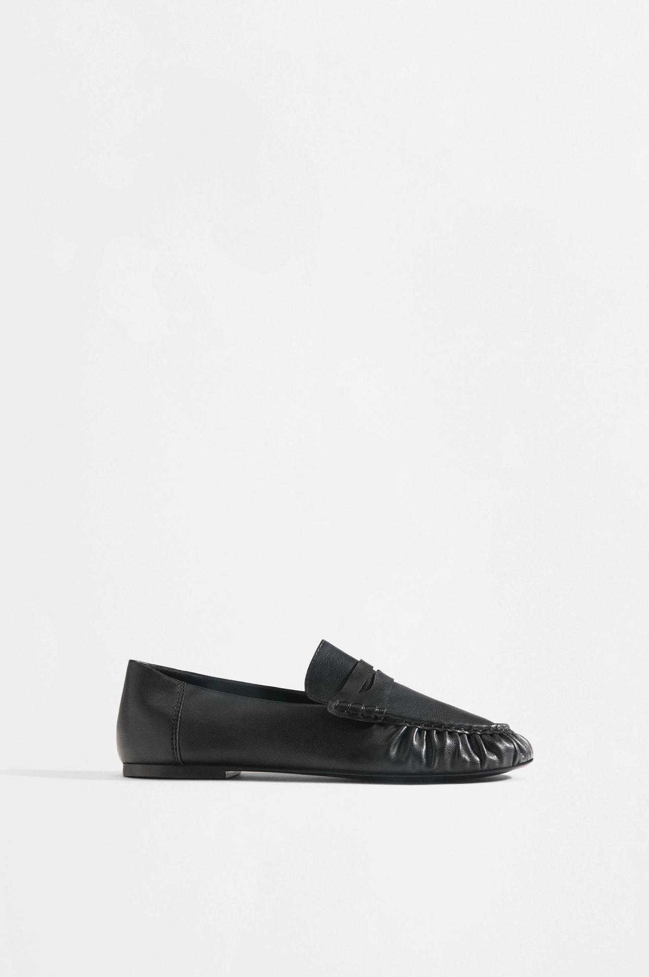 Gathered loafers — BLACK