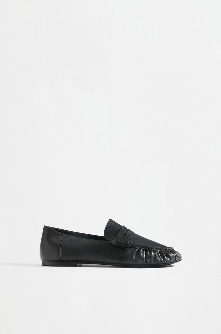Gathered loafers — BLACK