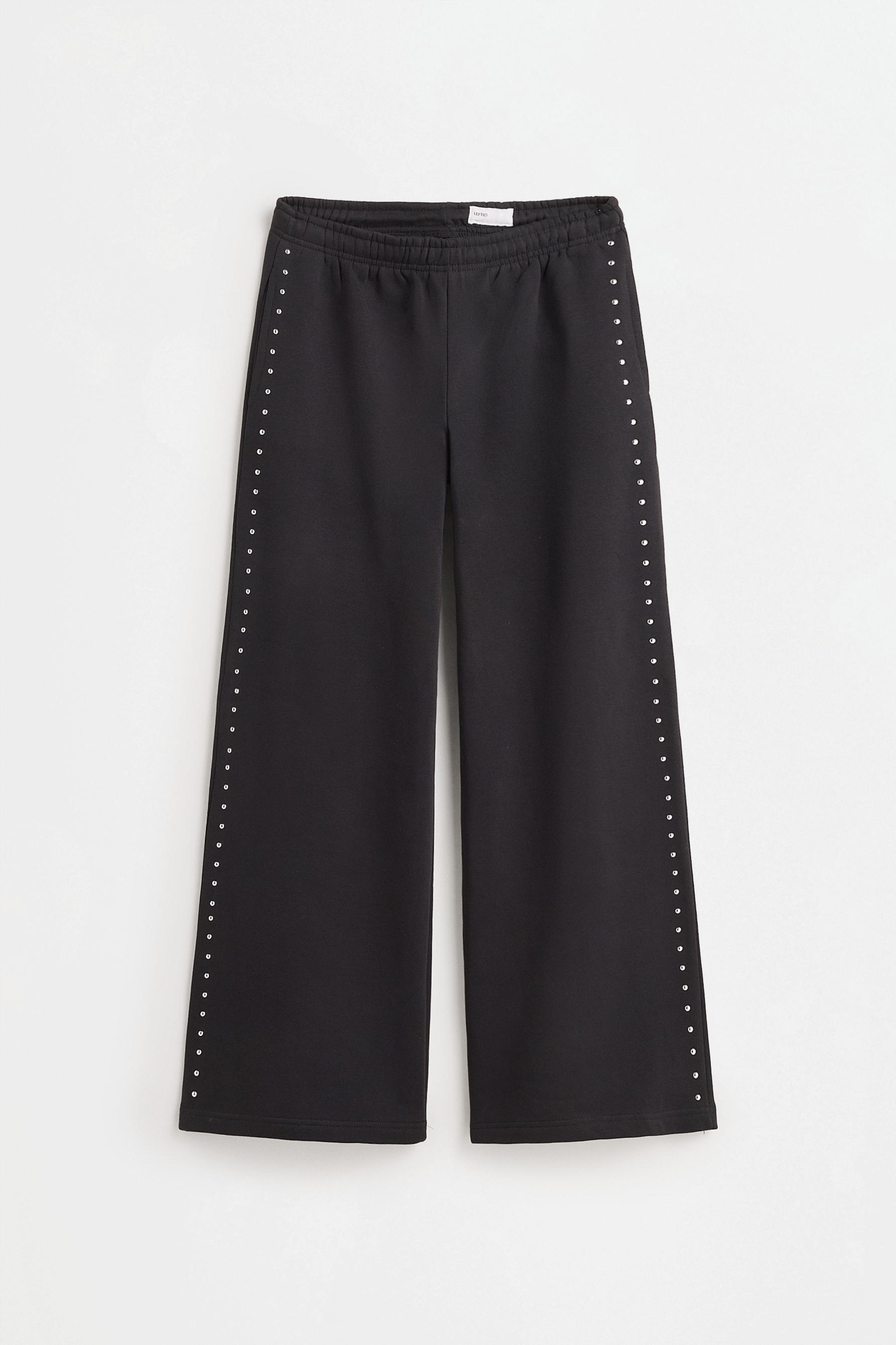 Pantalón chándal tachas