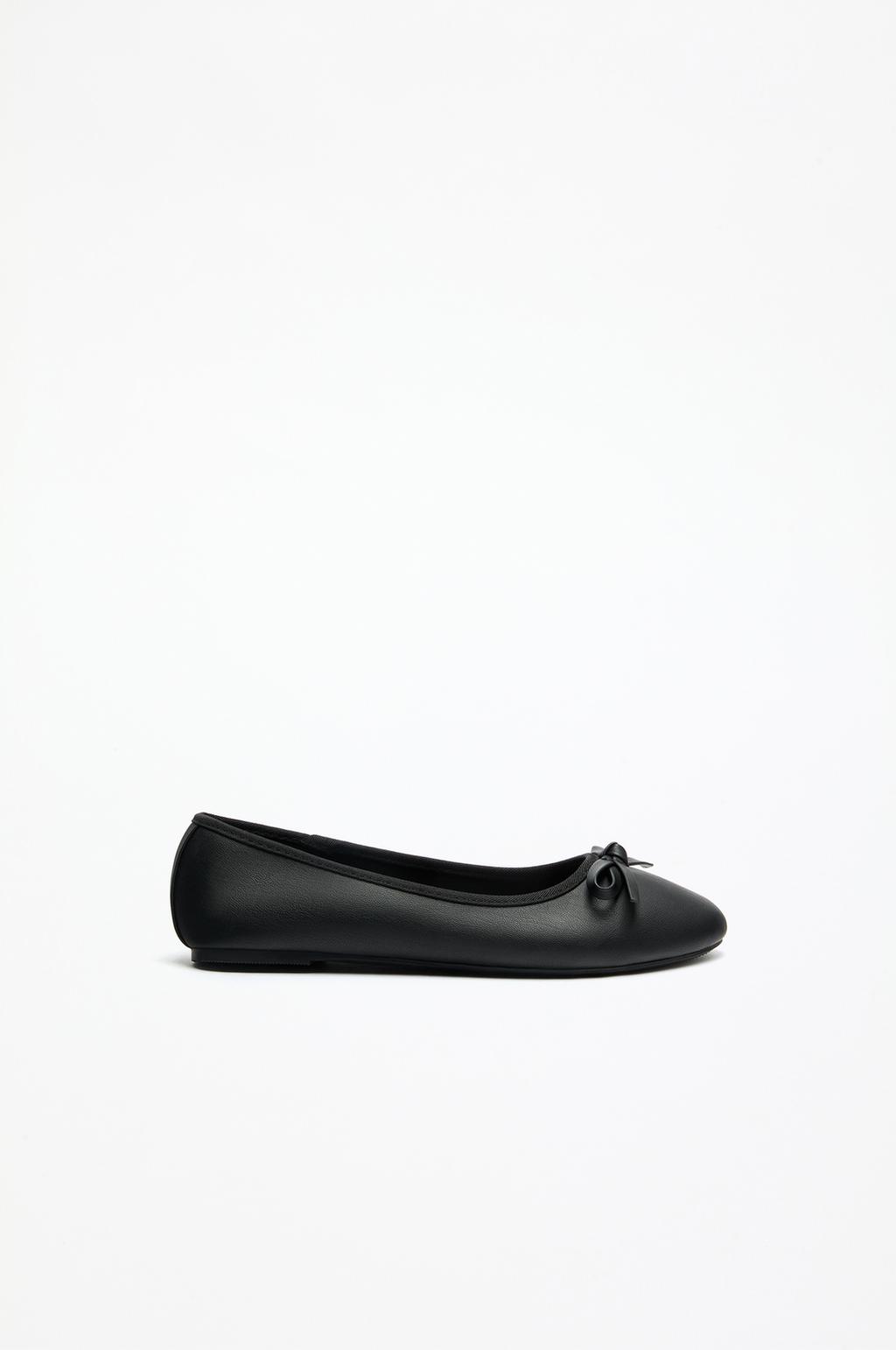 Ballet flats with bow