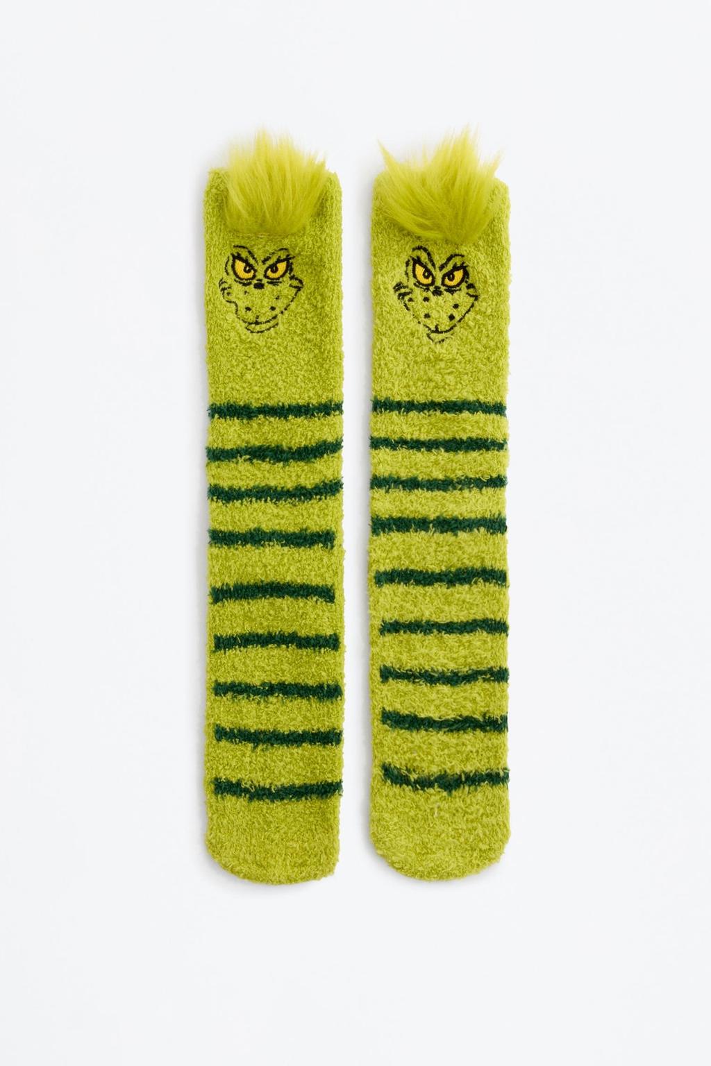 Woman | The Grinch TM & © 2025 DSE fuzzy socks