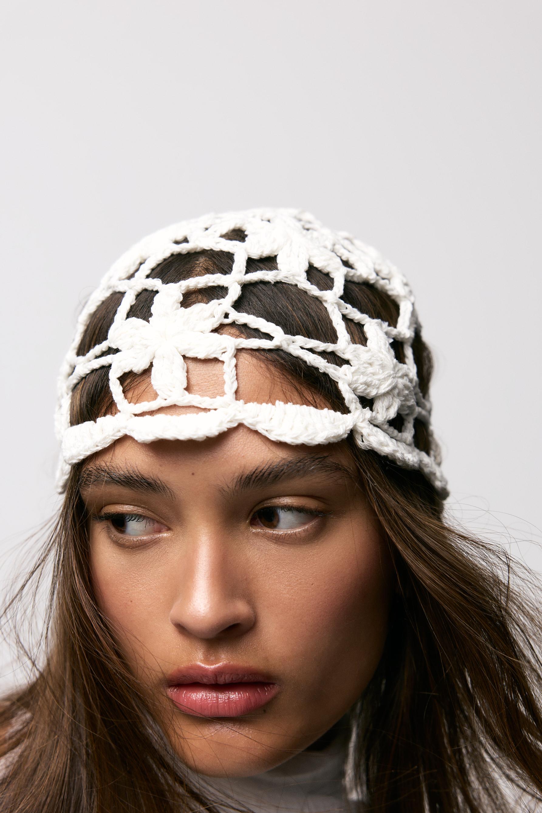 Crochet flower hat — WHITE