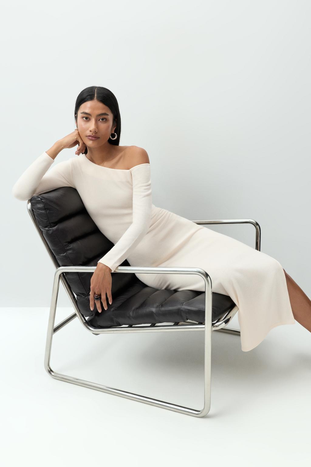 Vestido cuello asimétrico