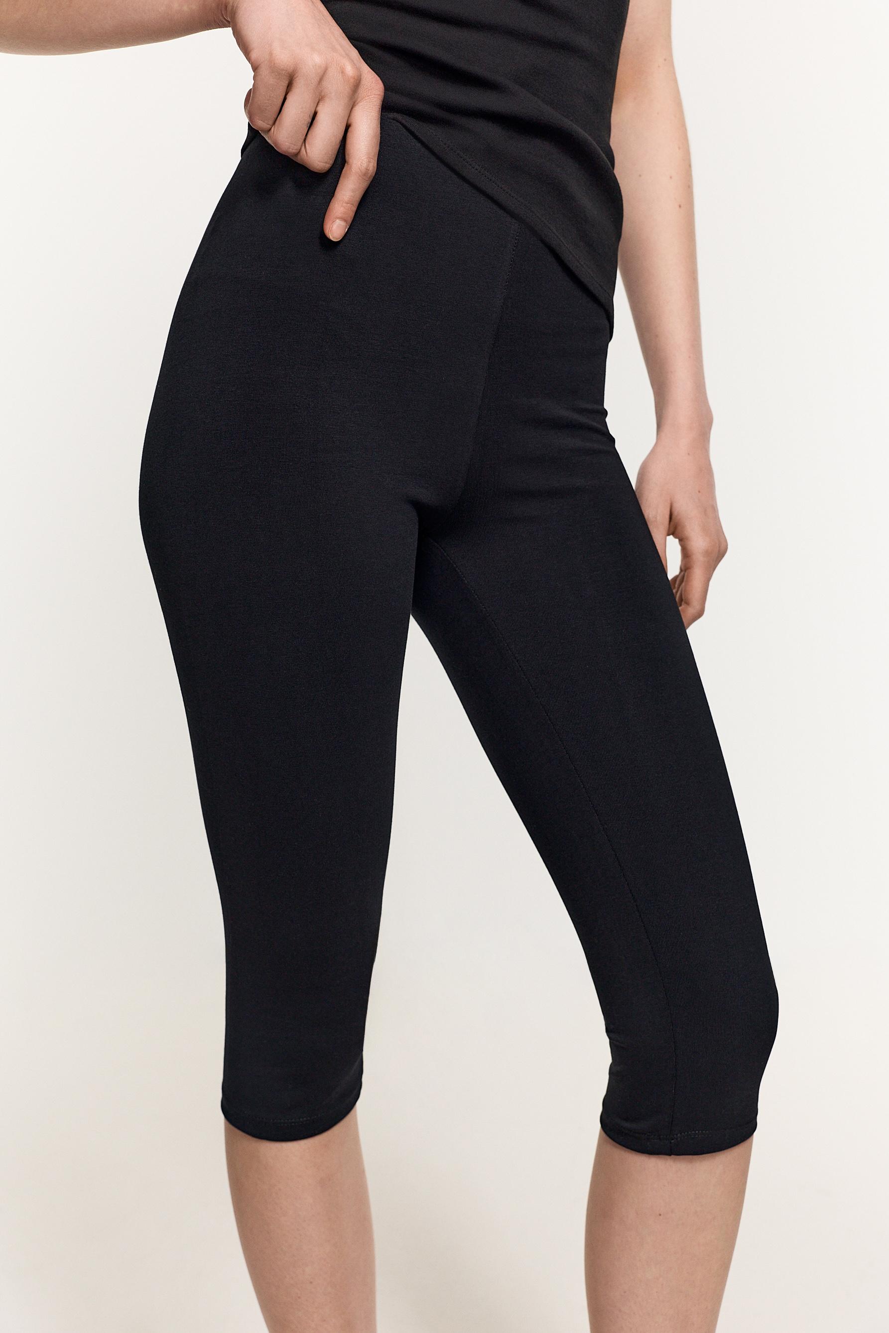 Capri leggings — BLACK