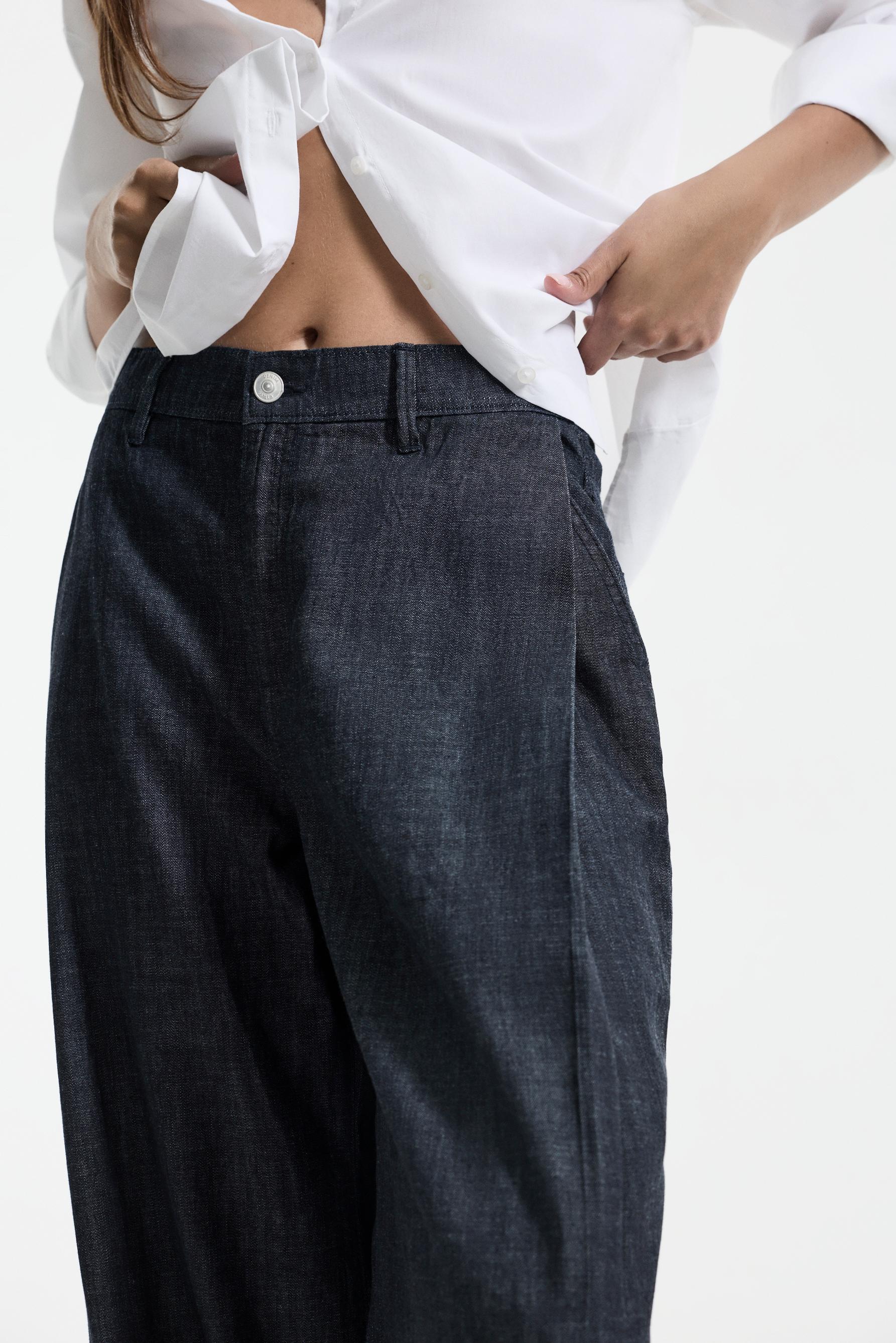 Barrel-leg darted trousers — NAVY