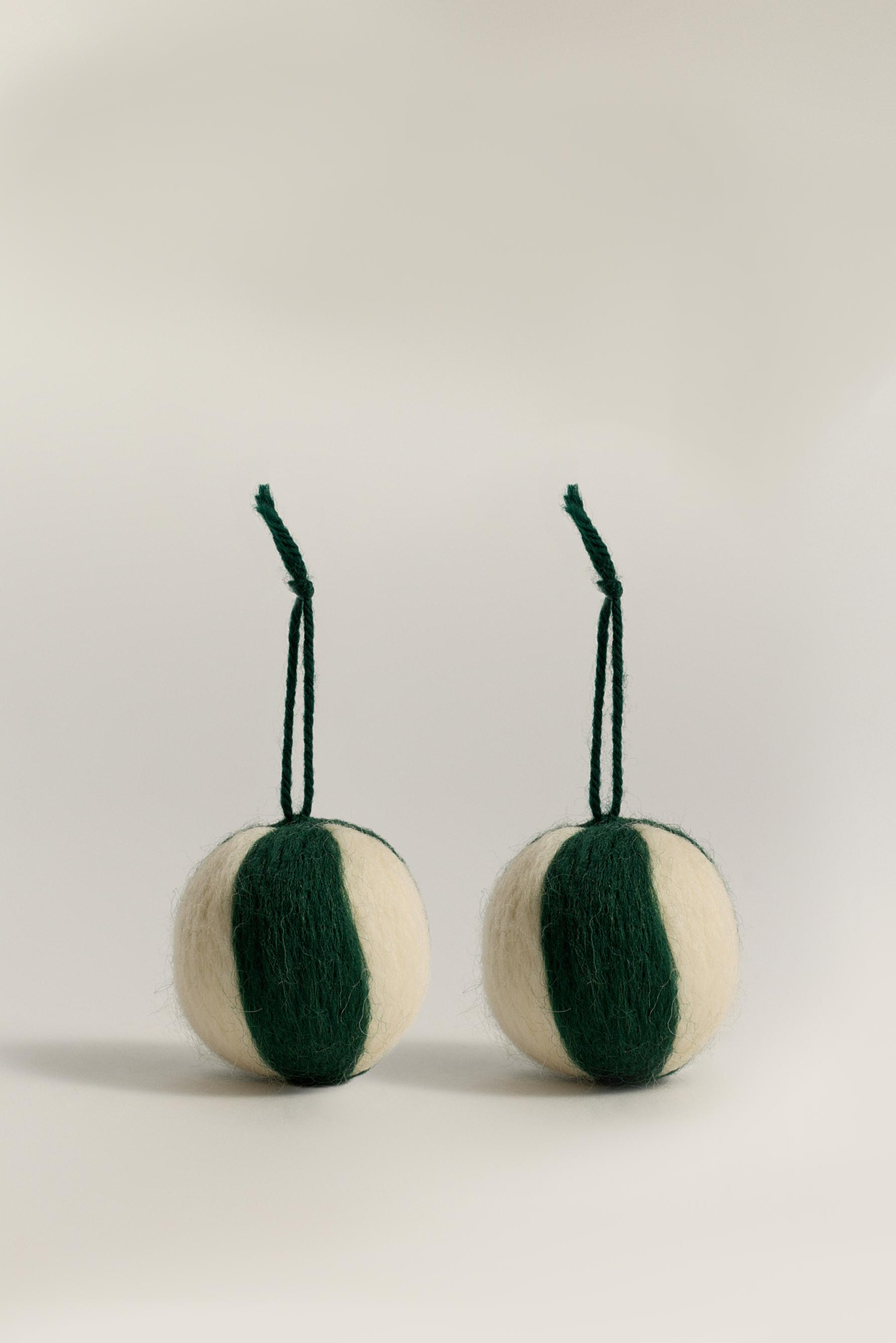 Pack 2 enfeites de árvore bola com faixas coloridas 6cm