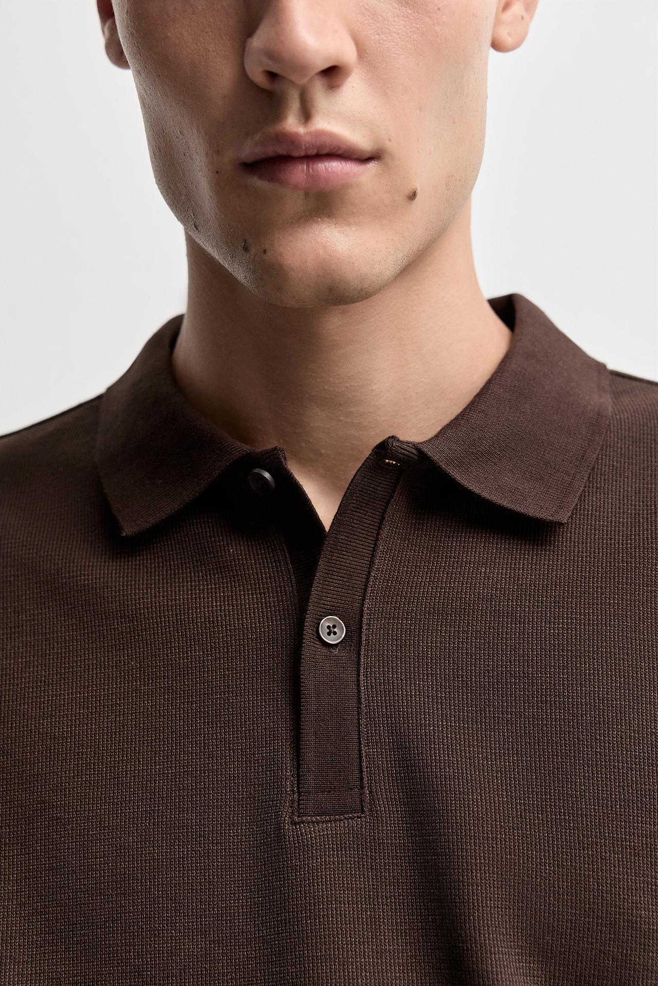 Basic textured polo shirt — BROWN
