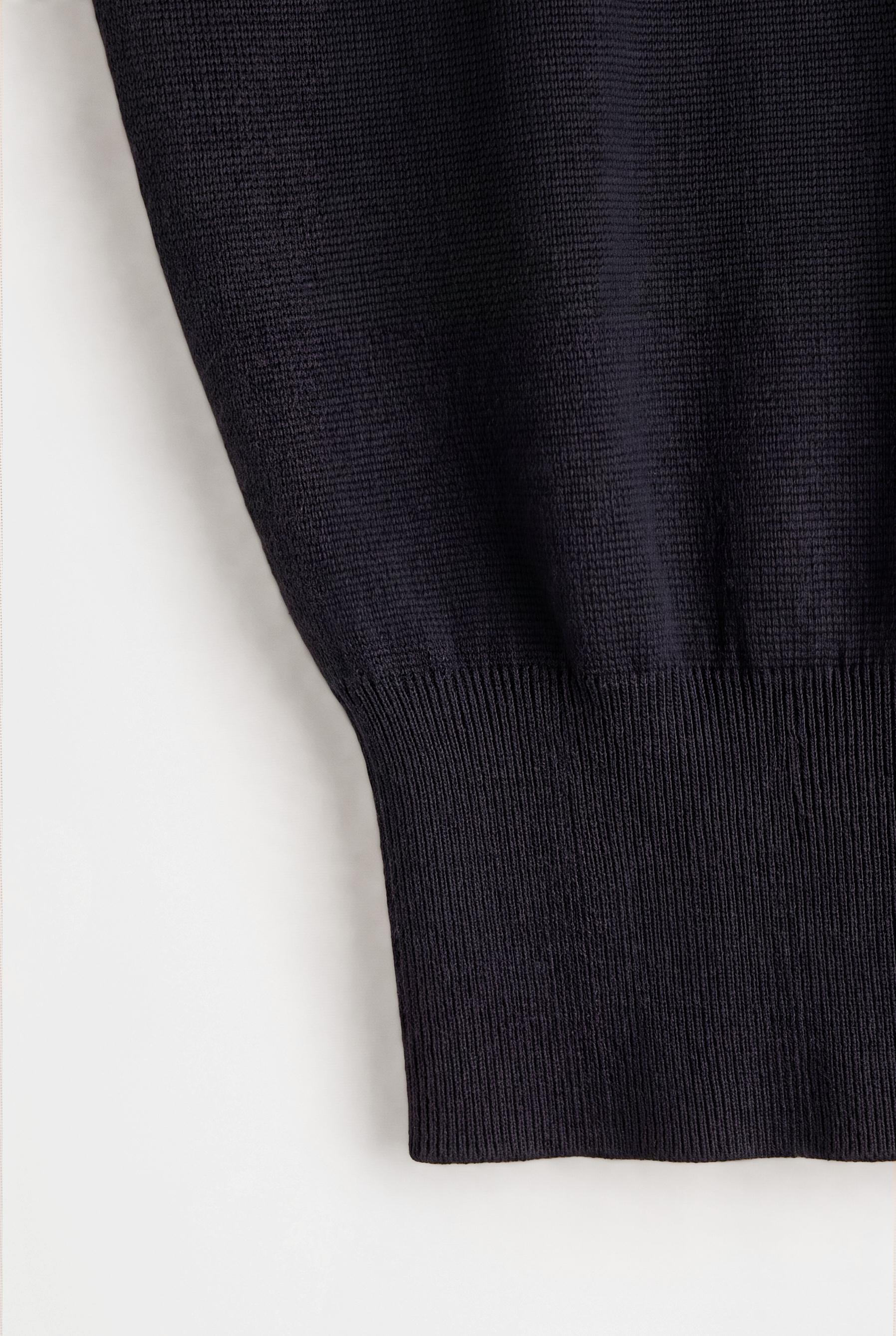 Voluminous top — BLACK
