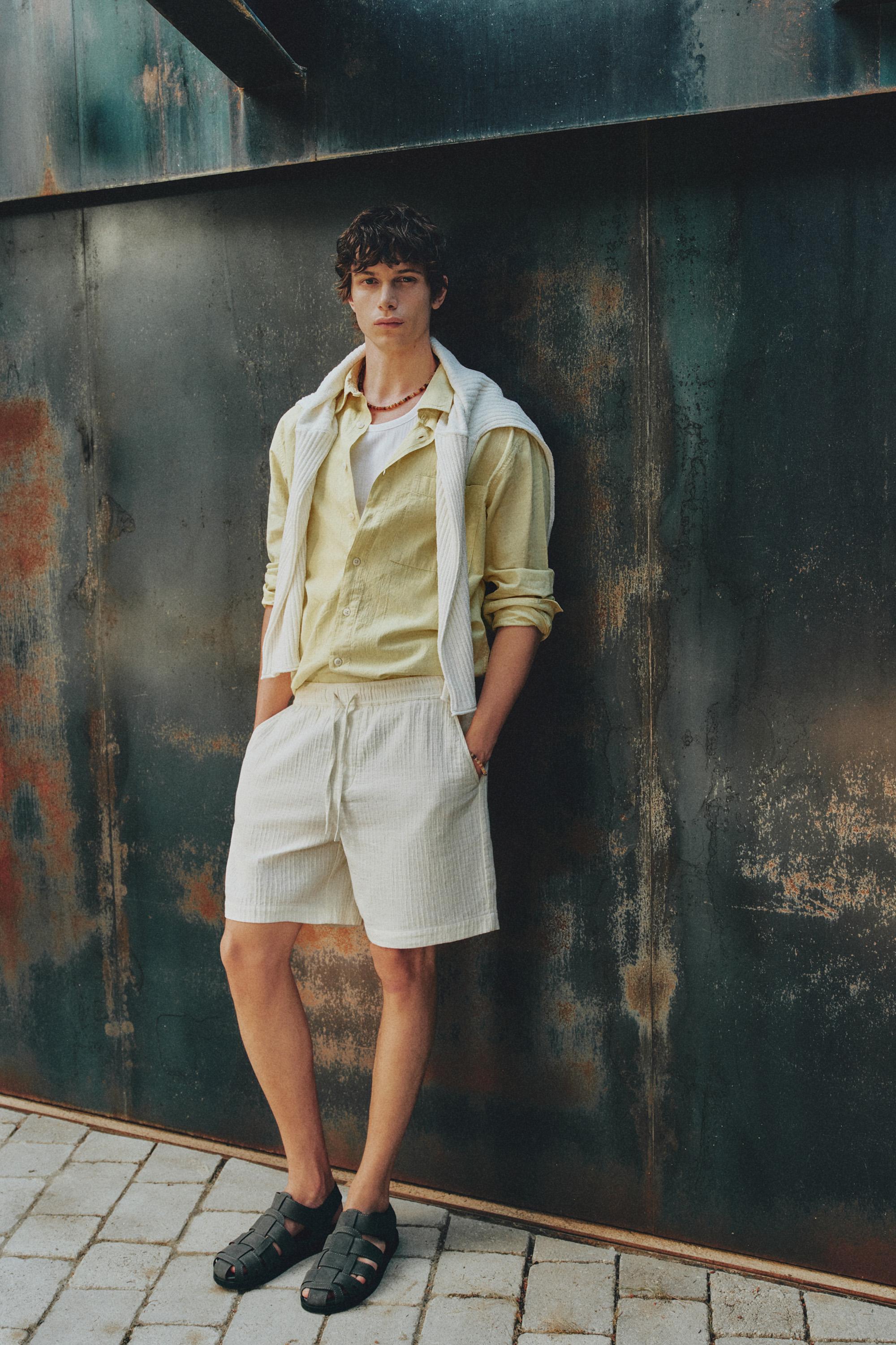 Textured jogger Bermuda shorts — WHITE