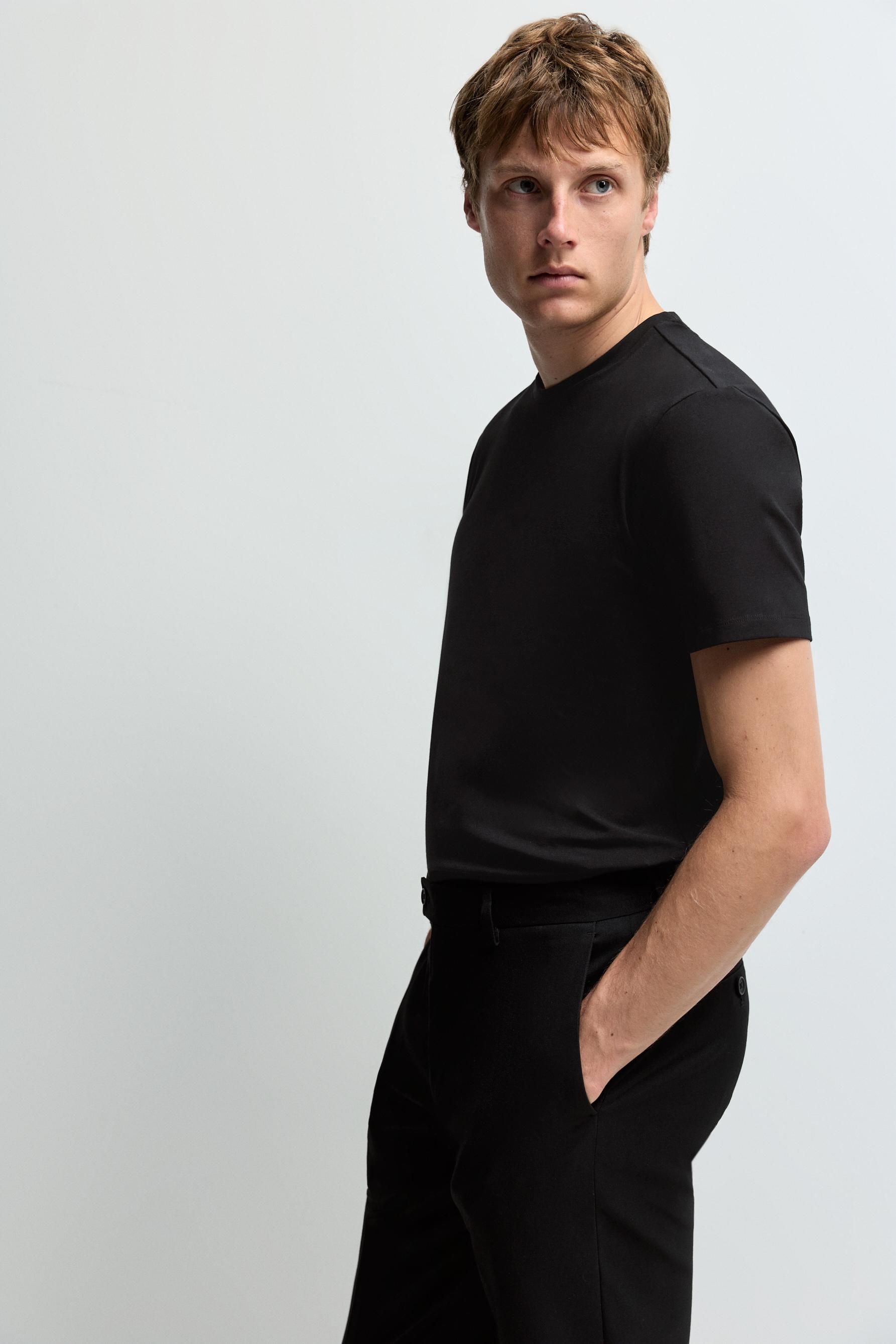 Soft slim fit T-shirt — BLACK