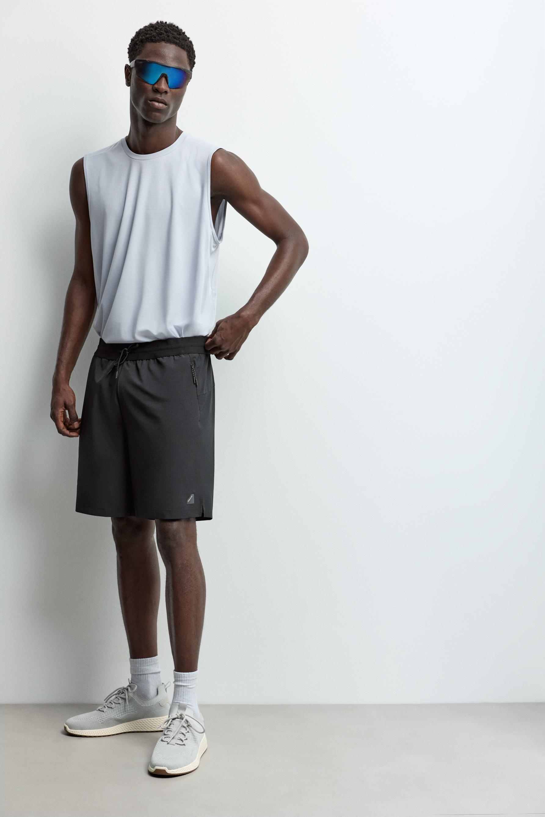 Bermuda sports shorts — BLACK