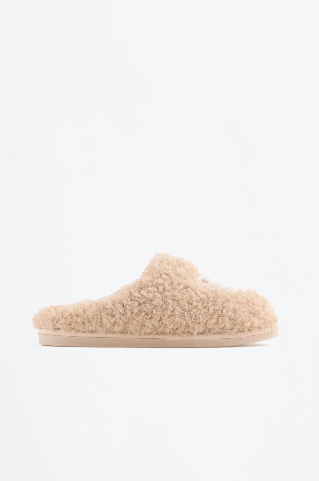 Zapatilla de casa detalle oso