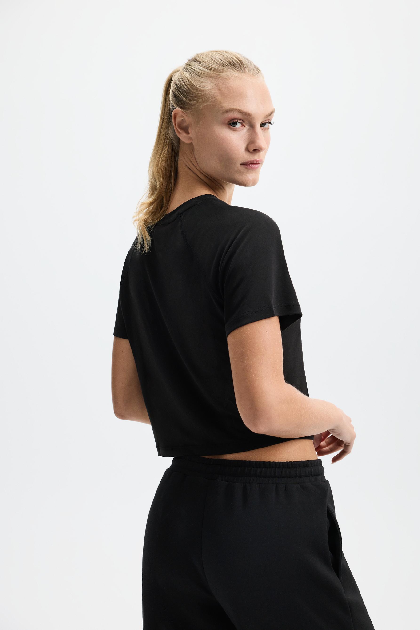 Cropped flowing T-shirt — BLACK