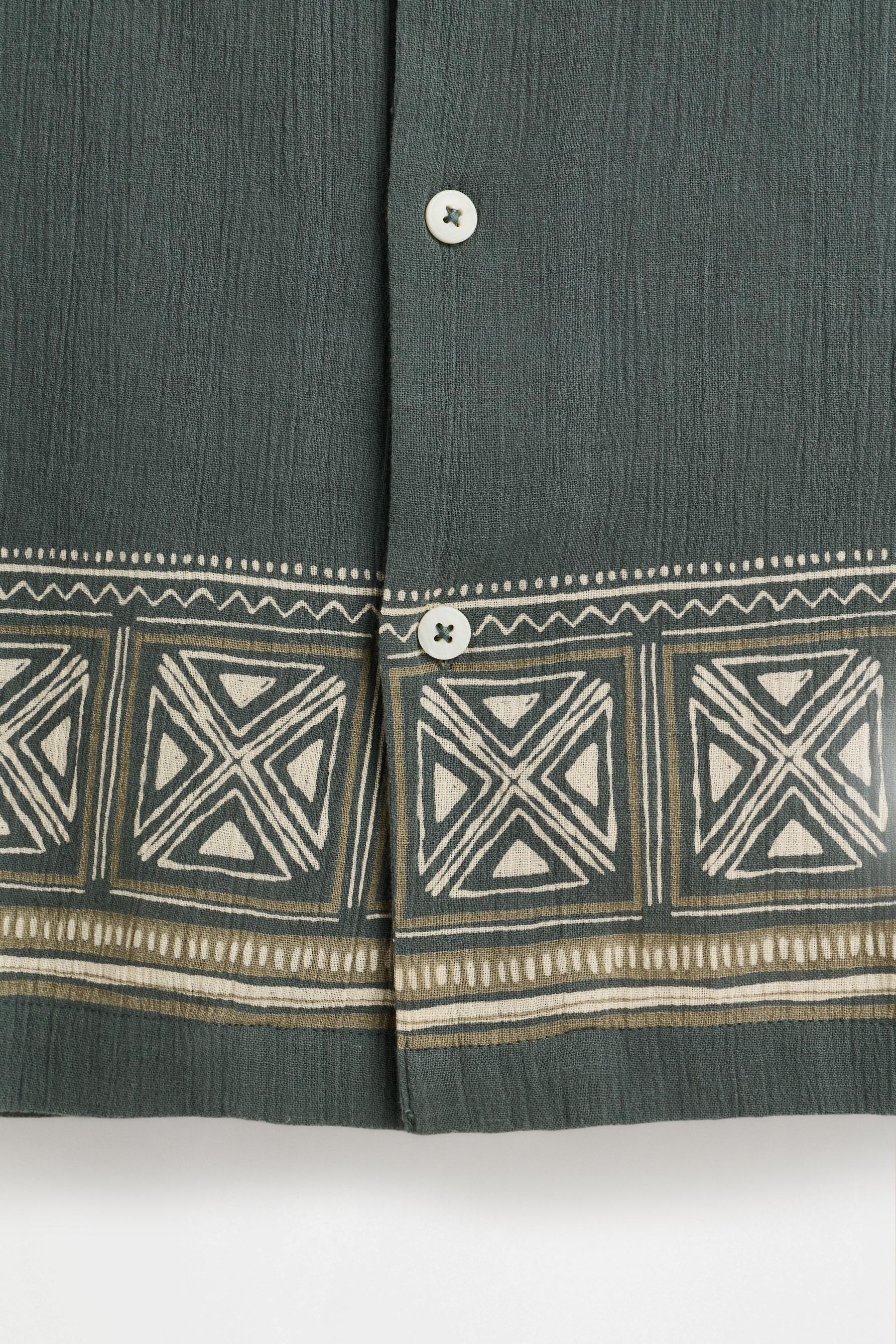 Border print shirt — DARK GREEN