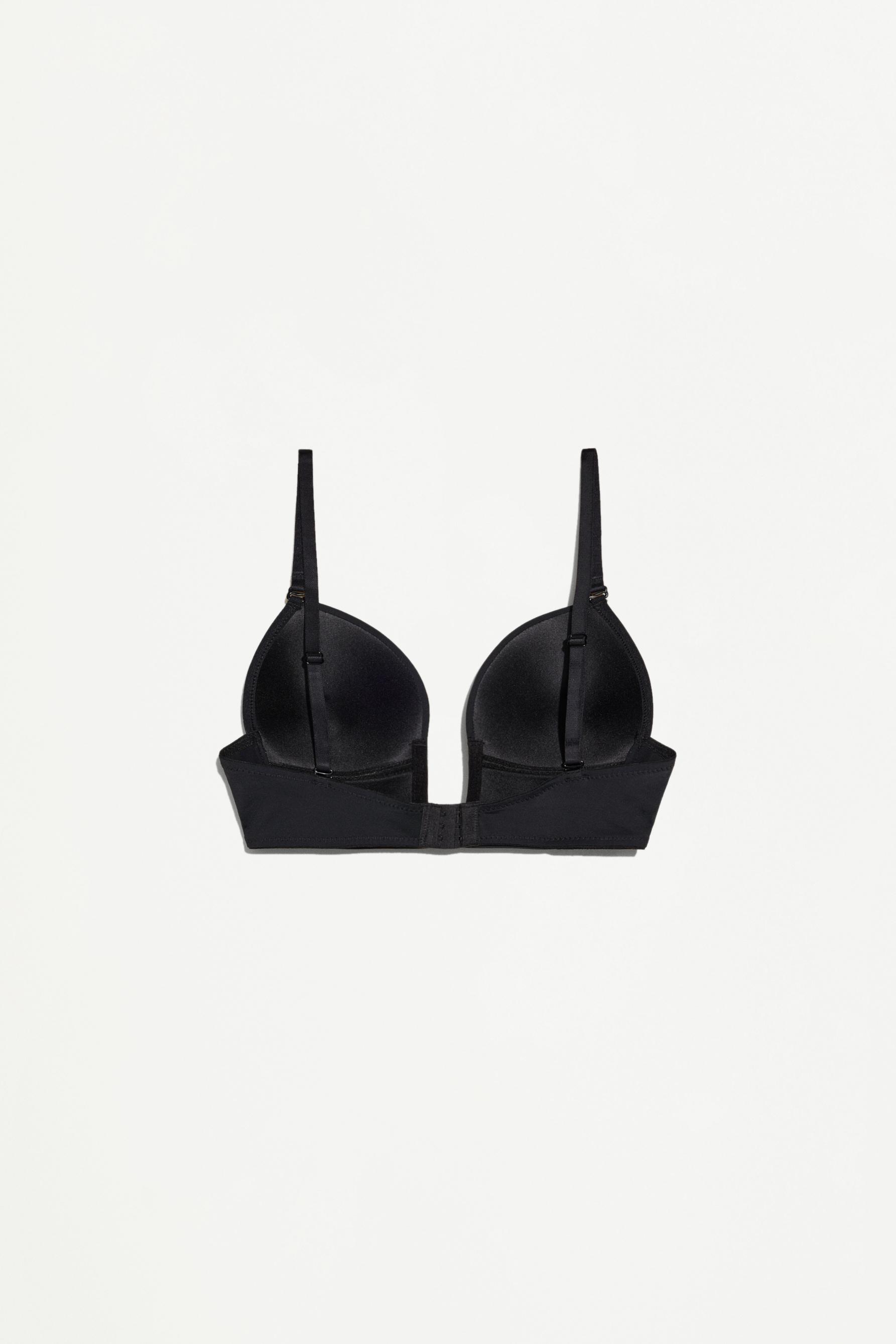Extra plunging pre-shaped bra — BLACK