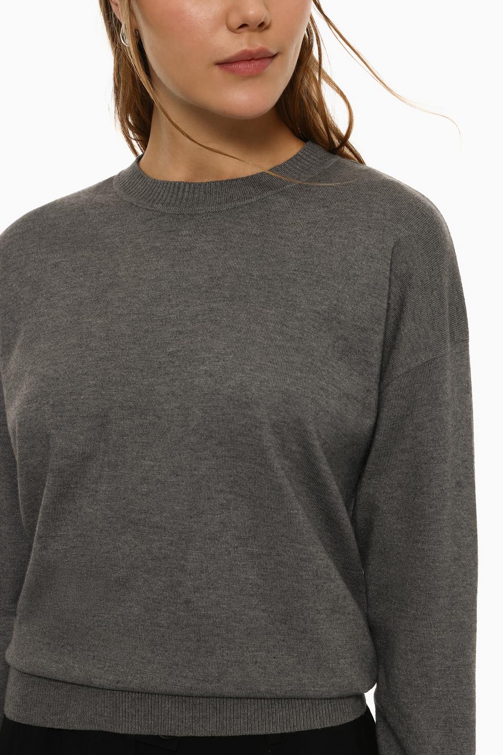 Round neck sweater