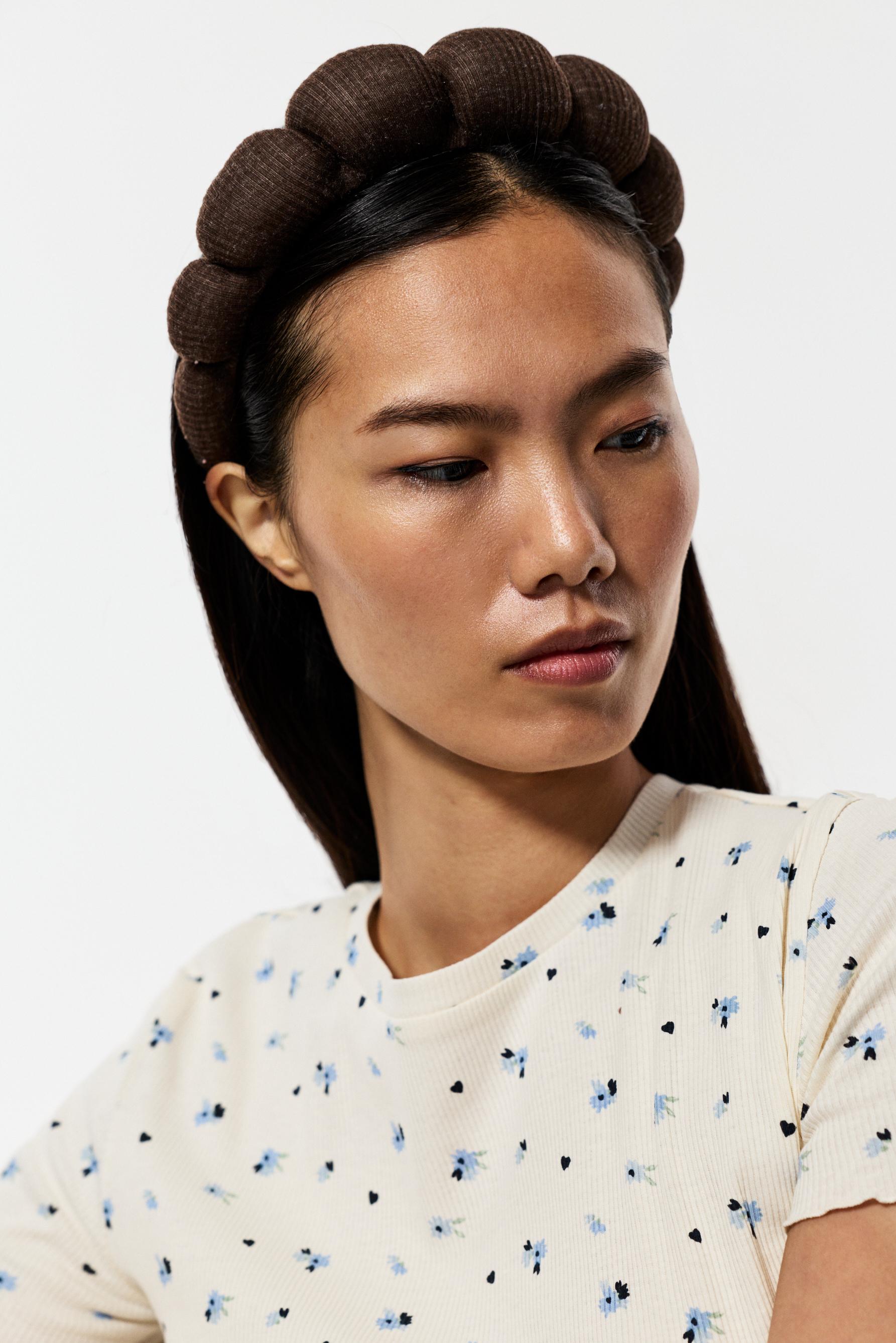 Ribbed skincare headband — BROWN