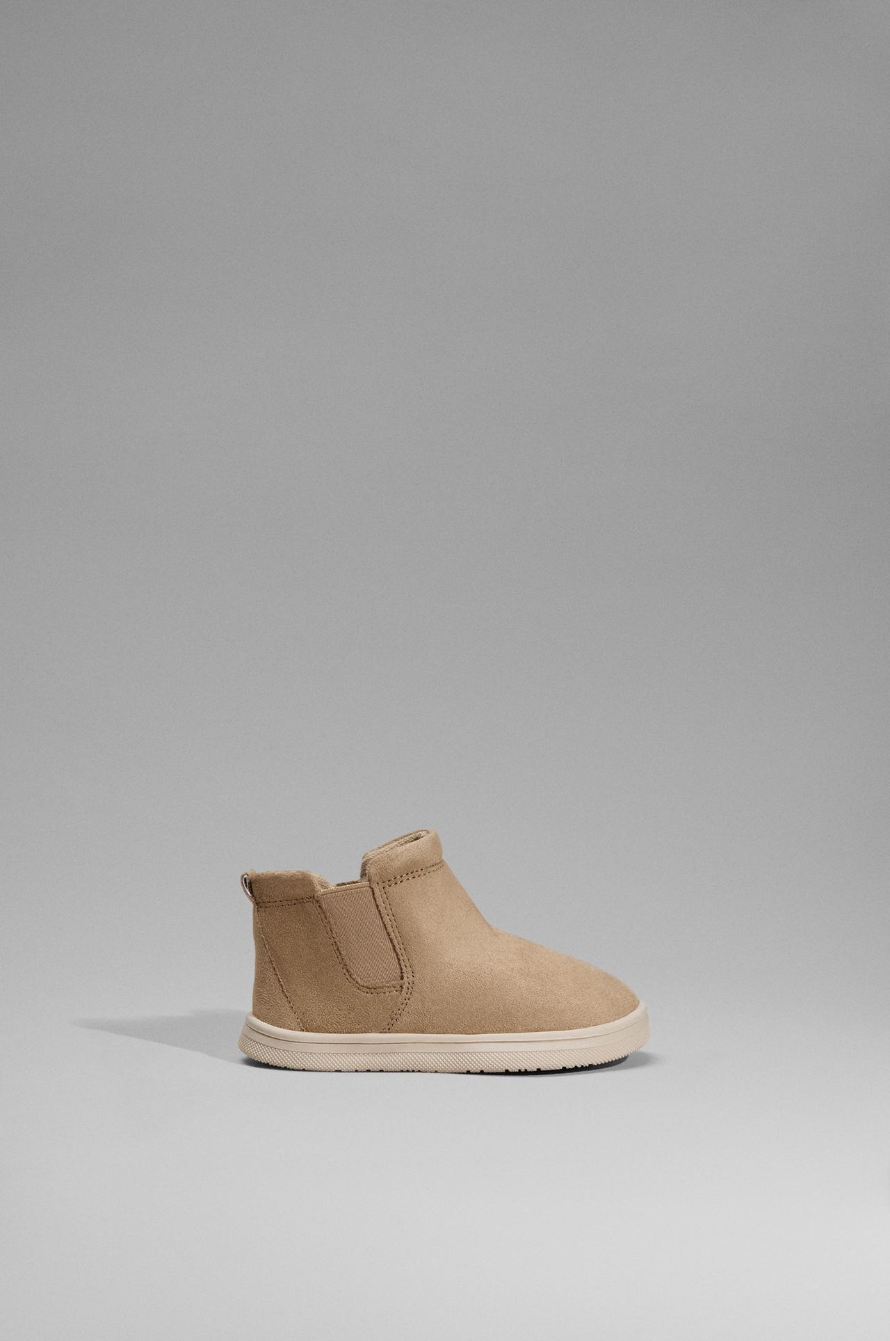 Casual barefoot Chelsea boots — BEIGE