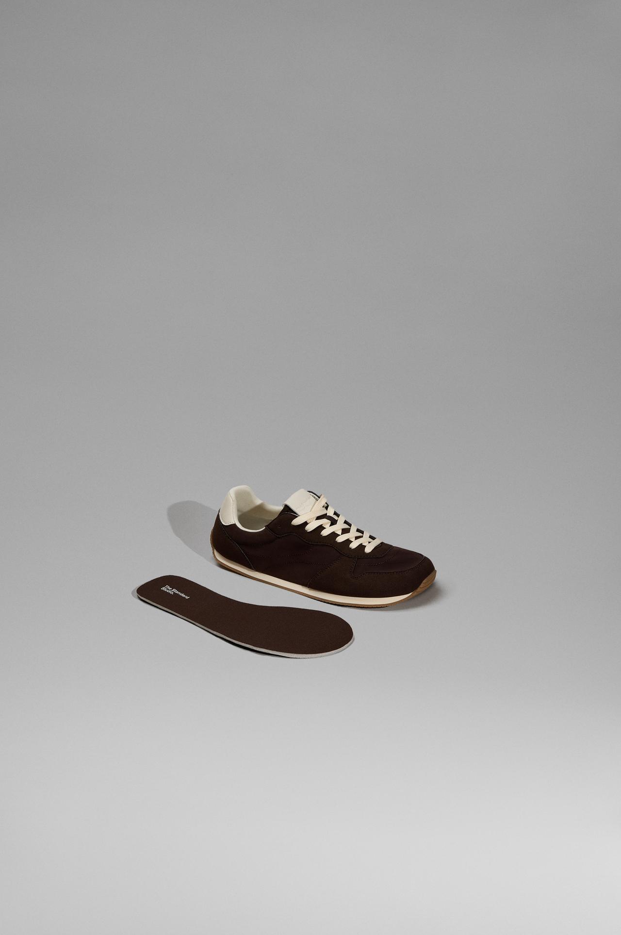 Barefoot sneakers — BROWN