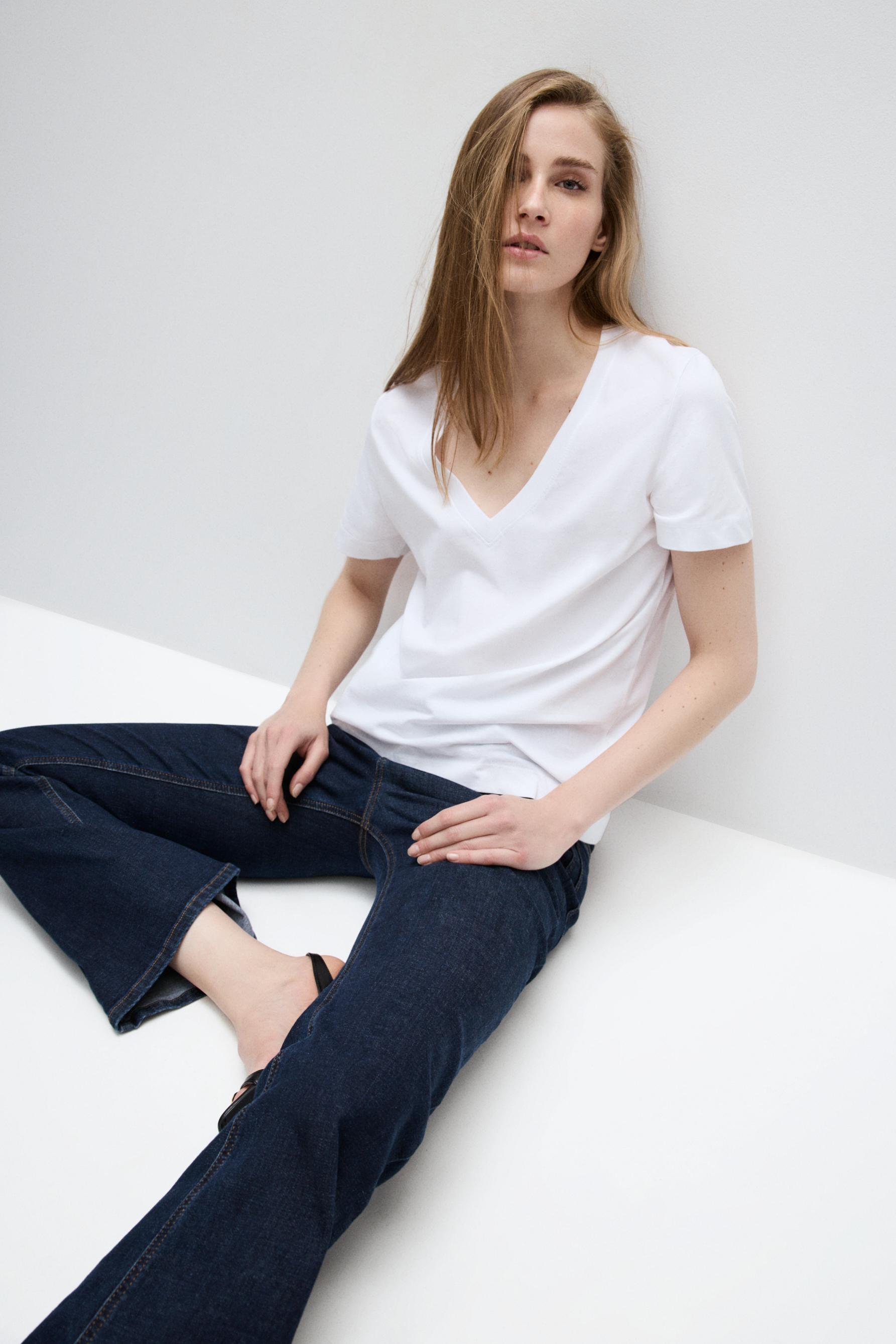 Basic V-neck T-shirt — WHITE