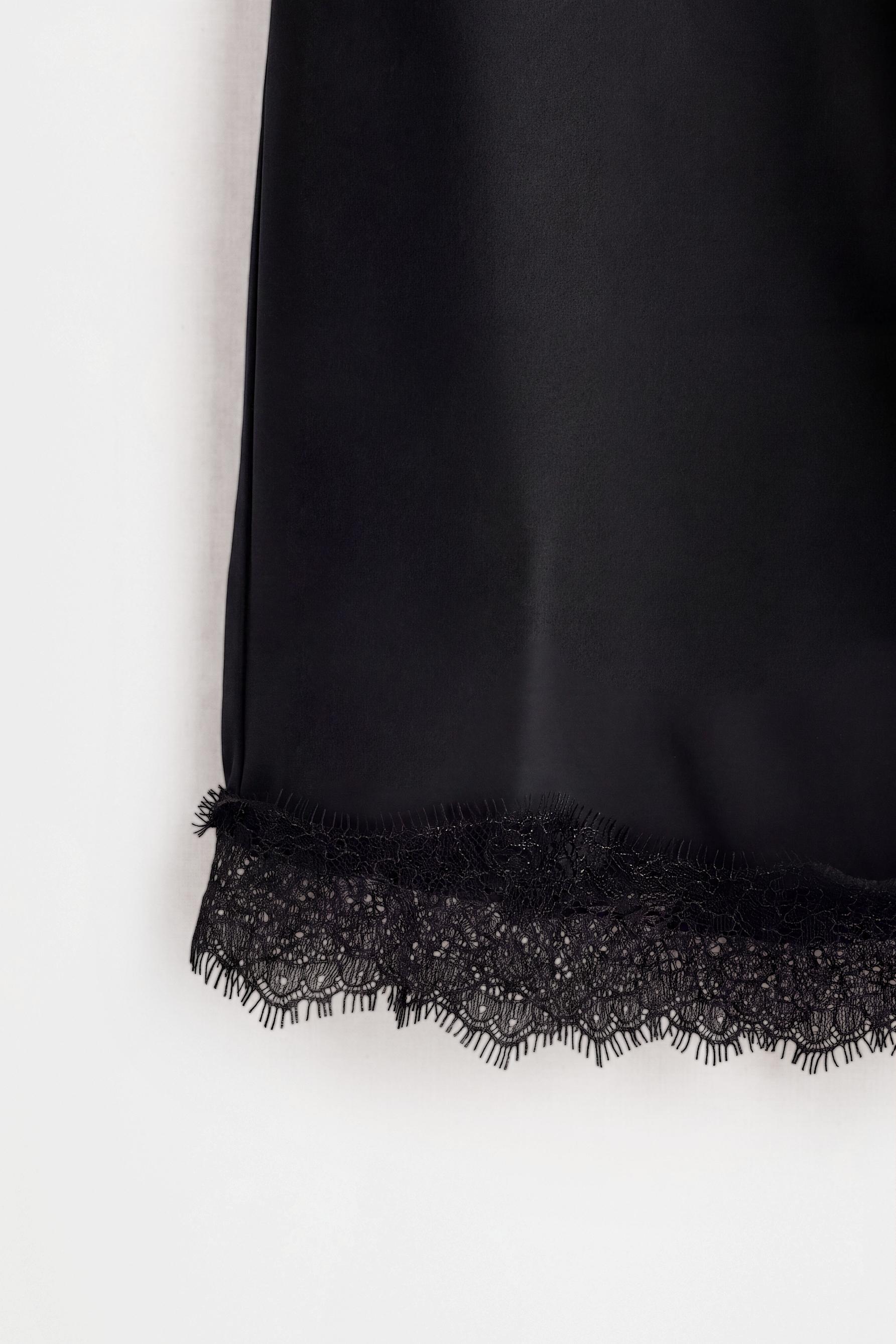 Satin lace short skirt — BLACK