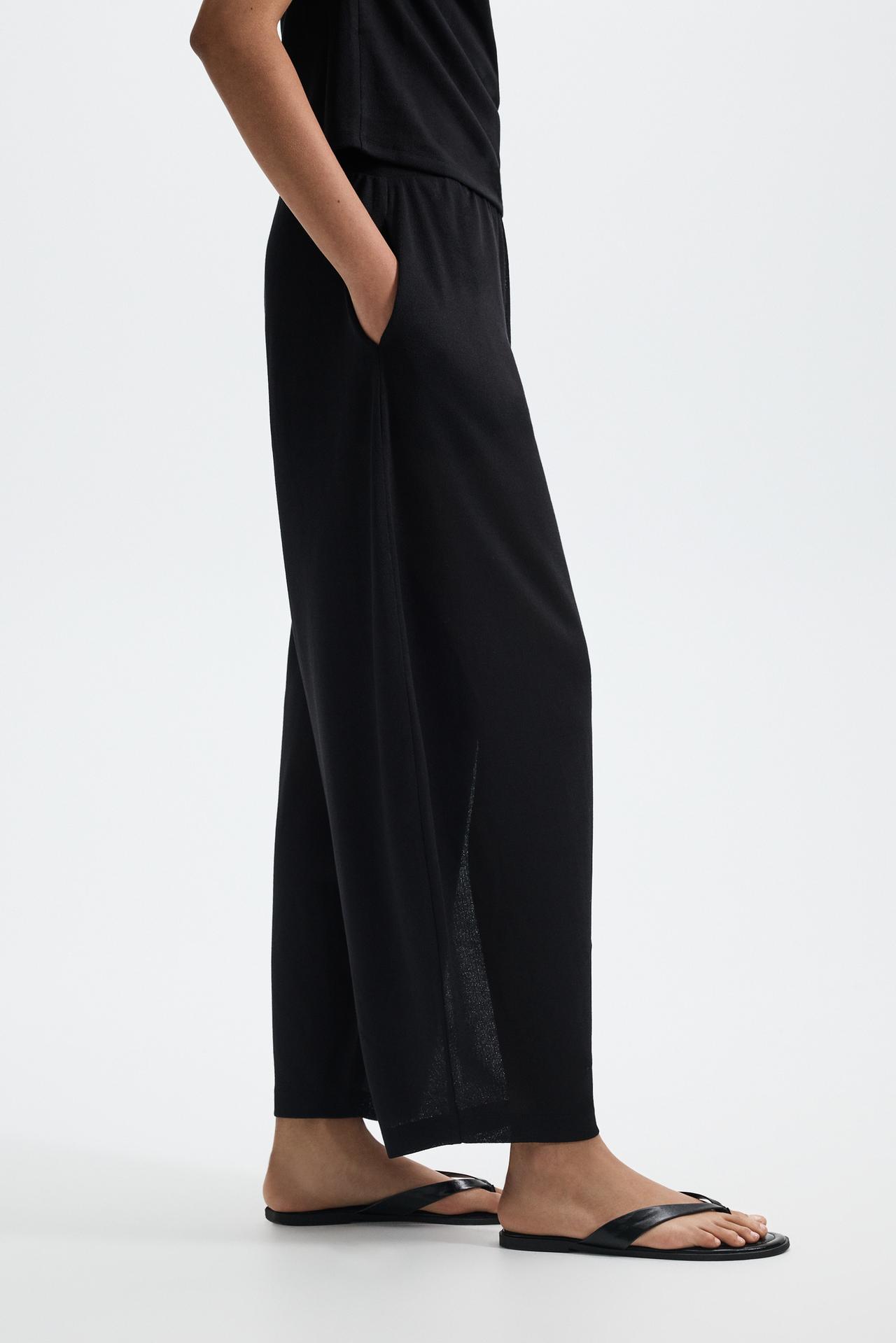Flowing carrot fit trousers — BLACK