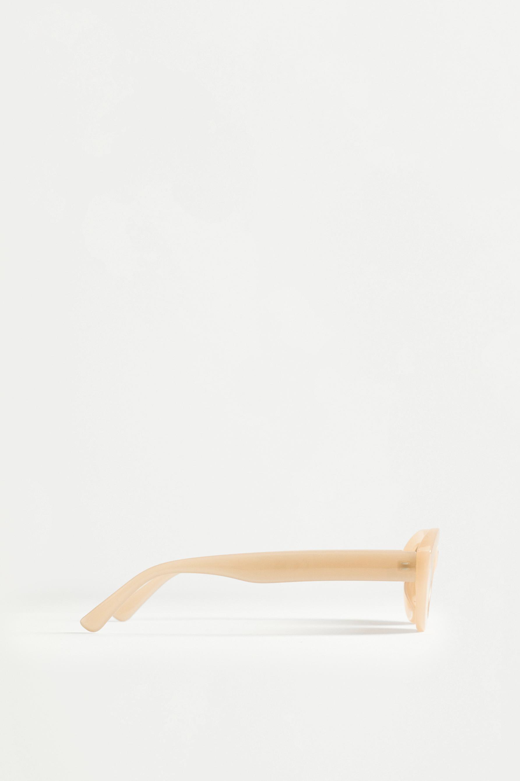 Oval sunglasses — ECRU