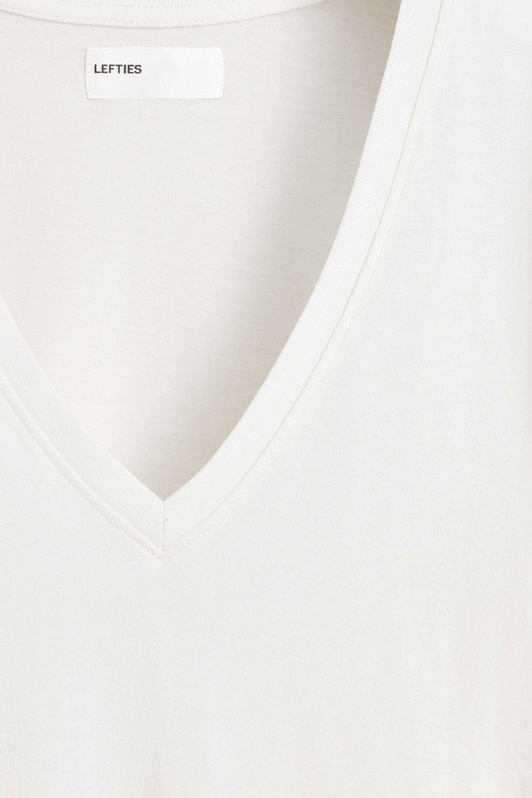 Basic V-neck T-shirt — CHOCOLATE