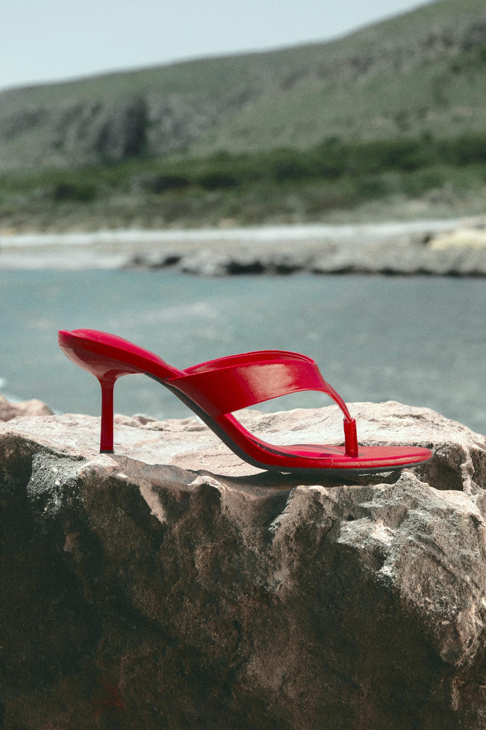 Thong heeled sandals — RED