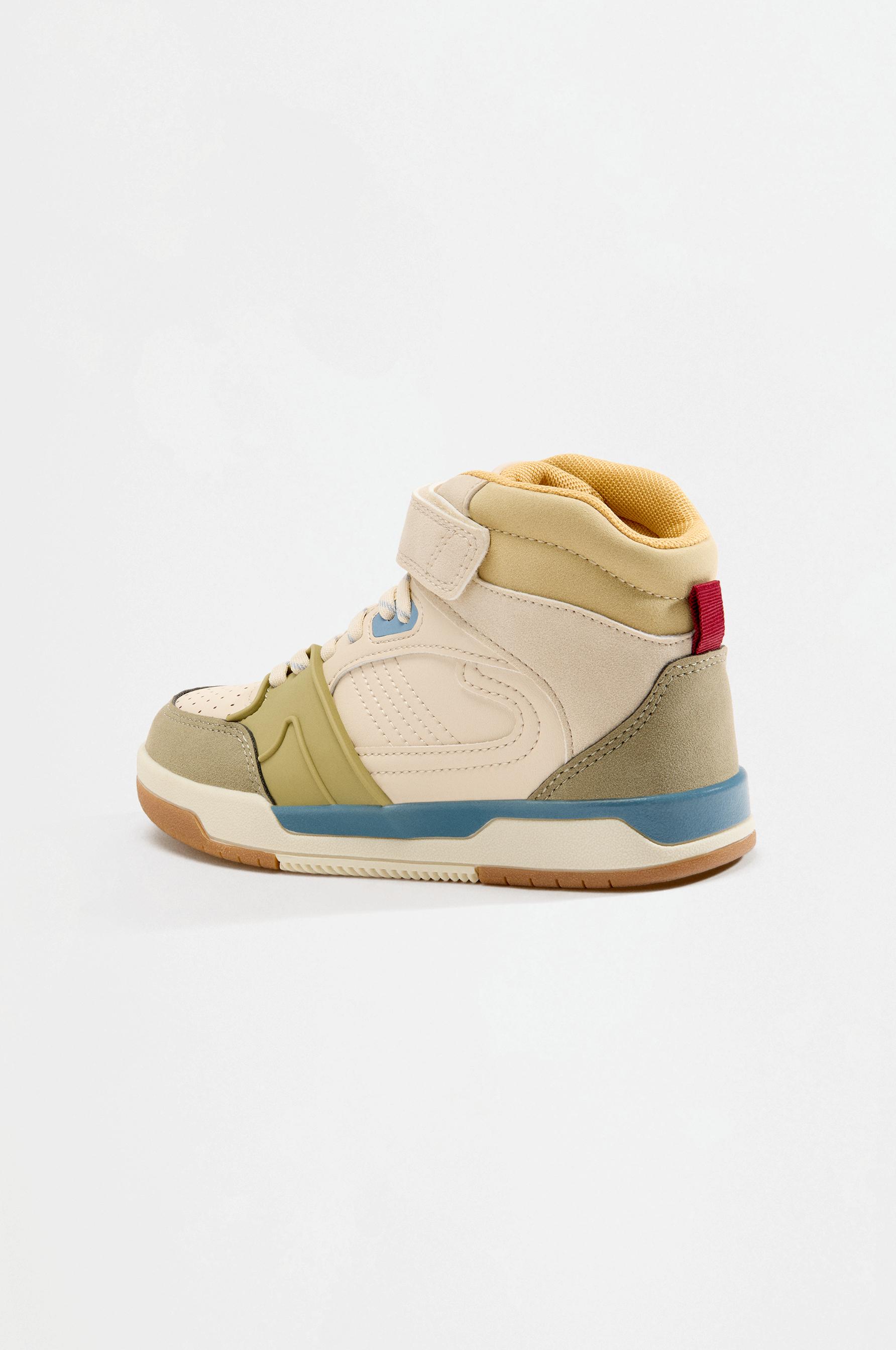 Basketball Sneaker — ECRU