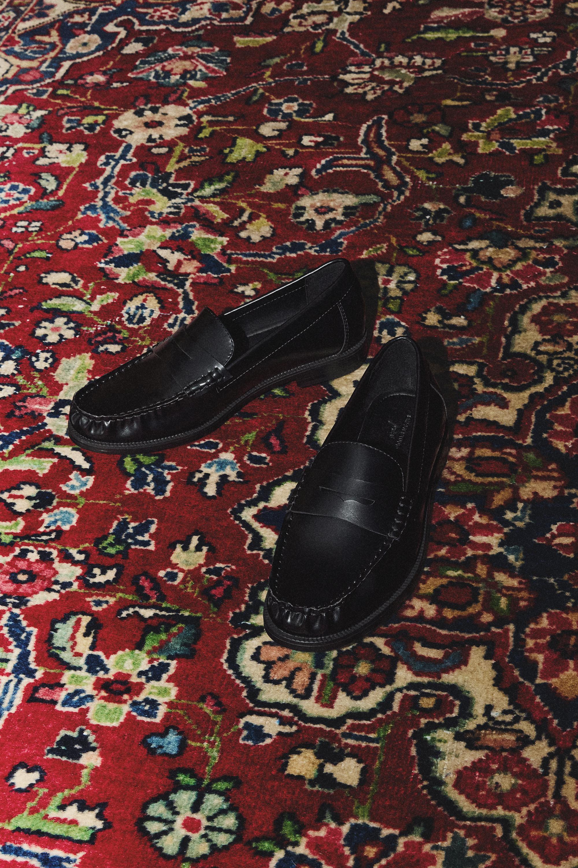 Gathered loafers — BLACK