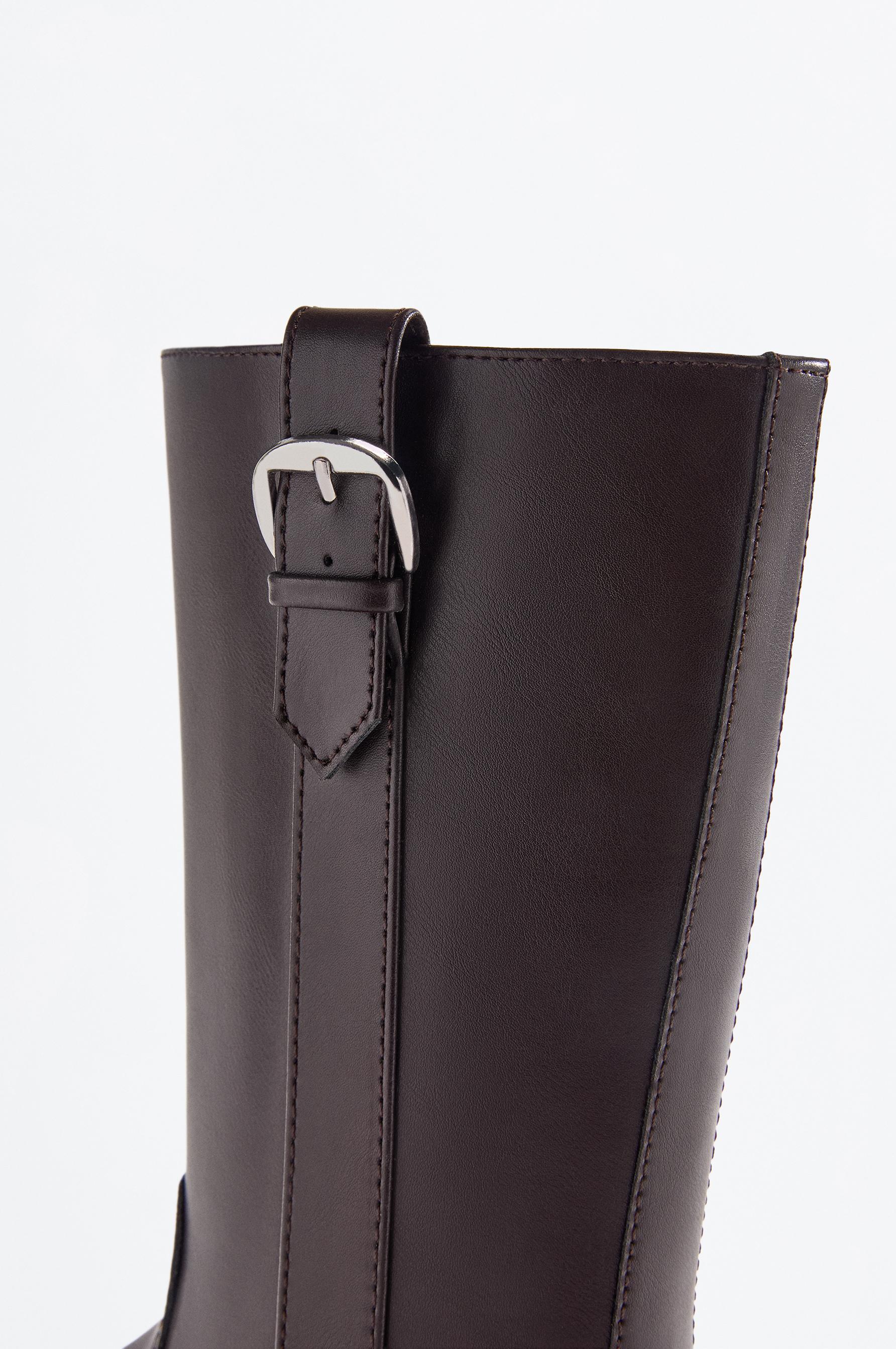 Riding boot with buckle — BROWN