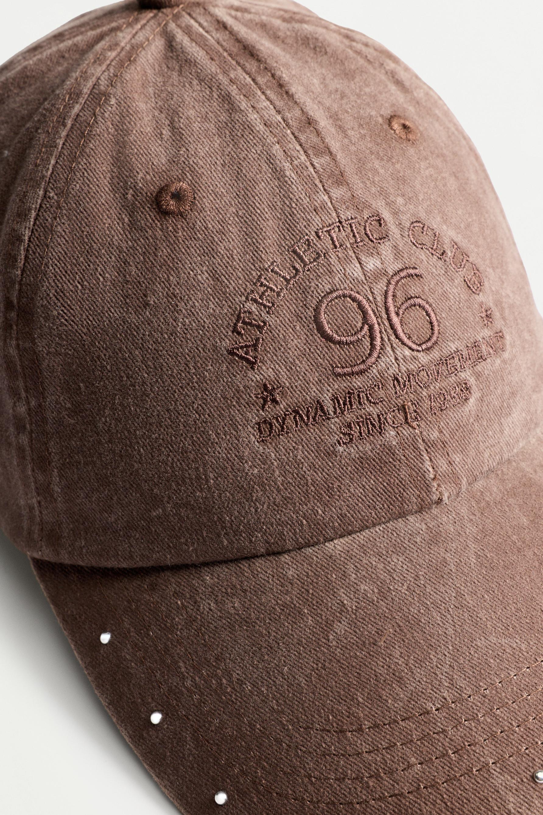 Studded cap — BROWN