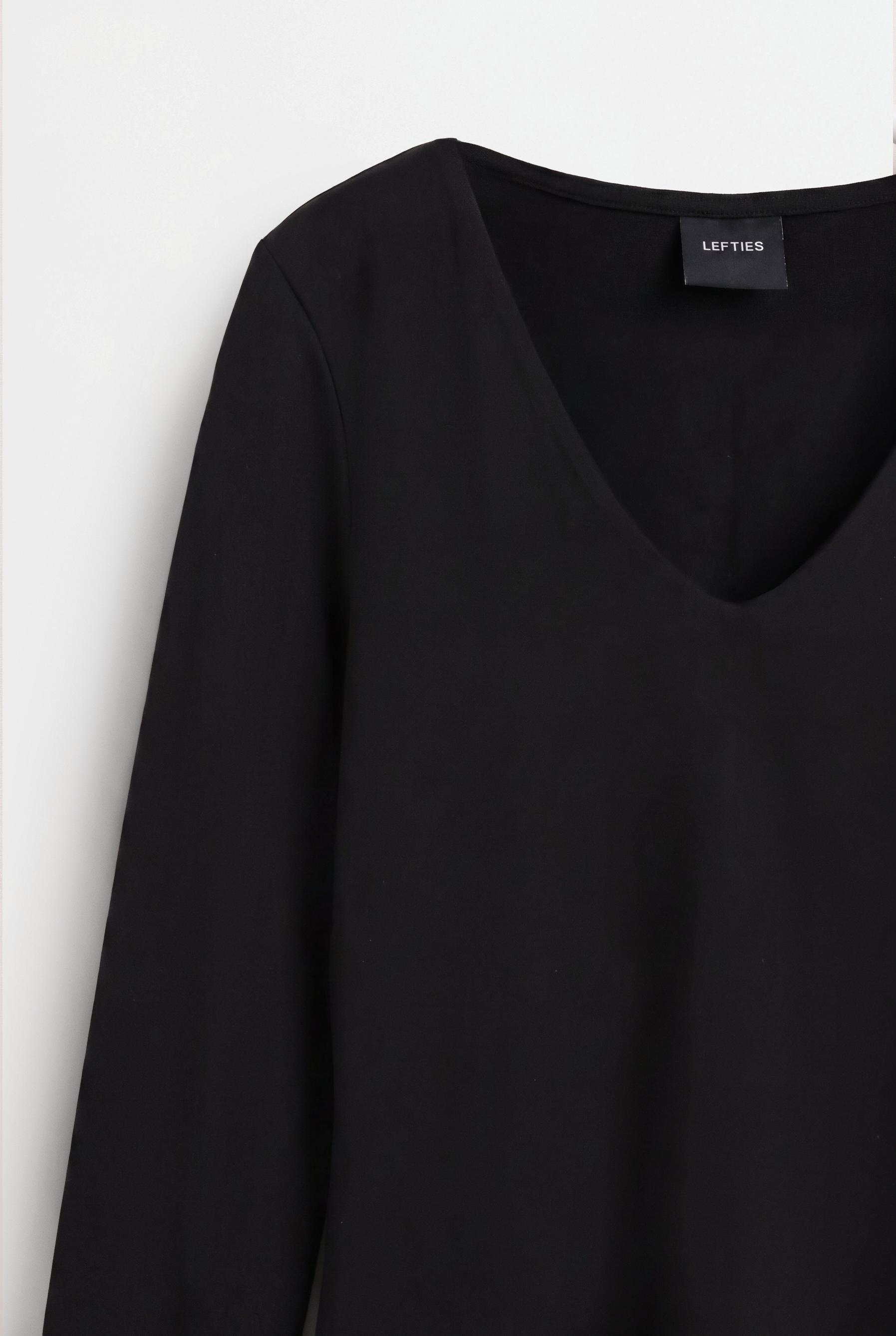 Long sleeve V-neck T-shirt — BLACK