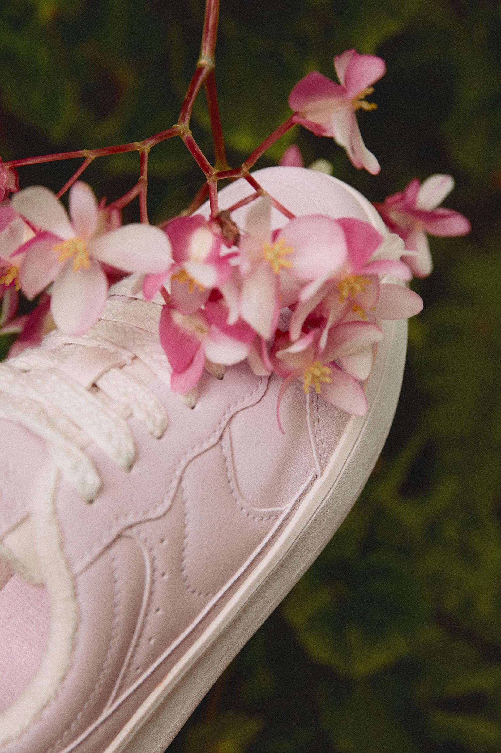 Sneakers with lace detail — PINK