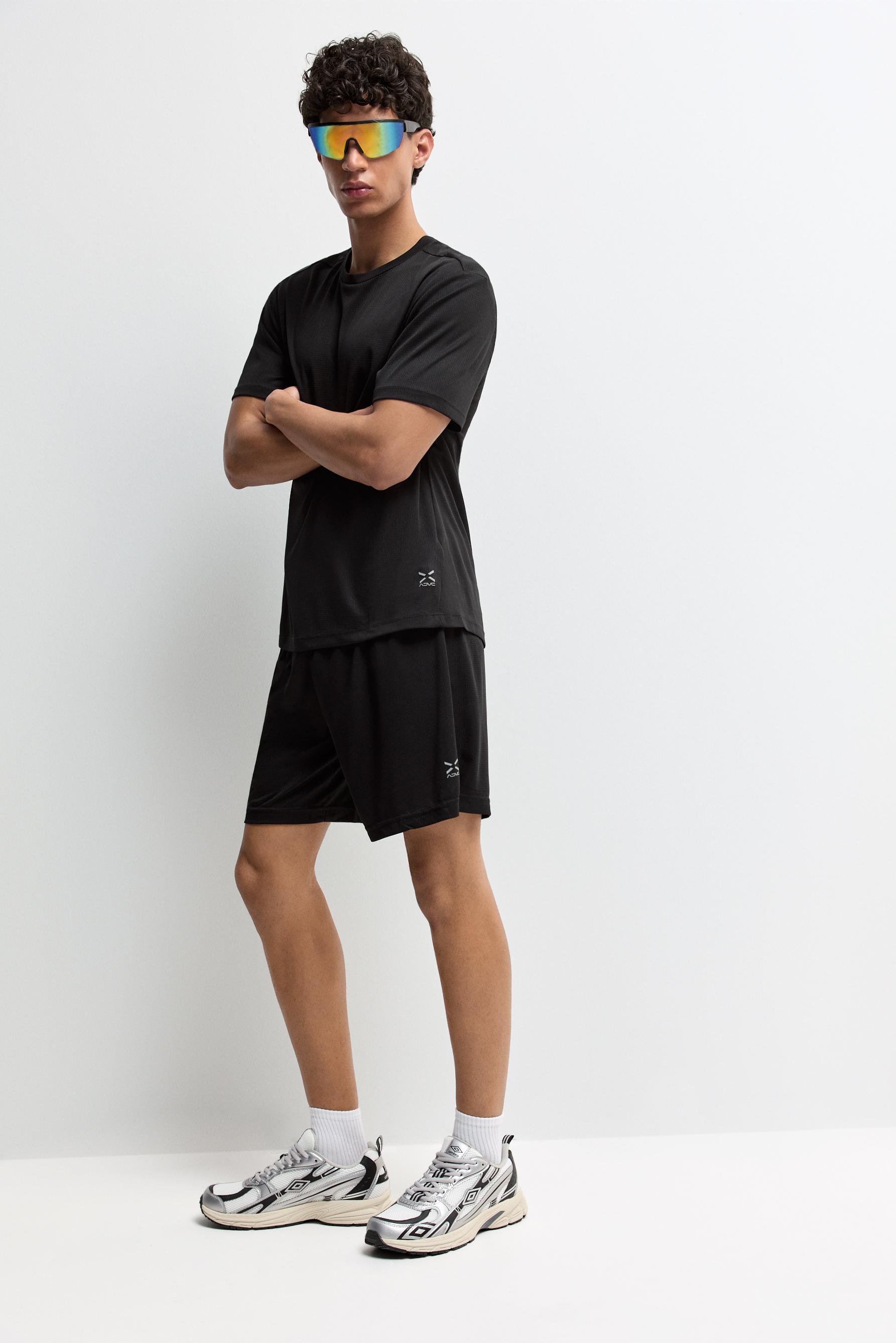 Bermuda sports shorts — BLACK
