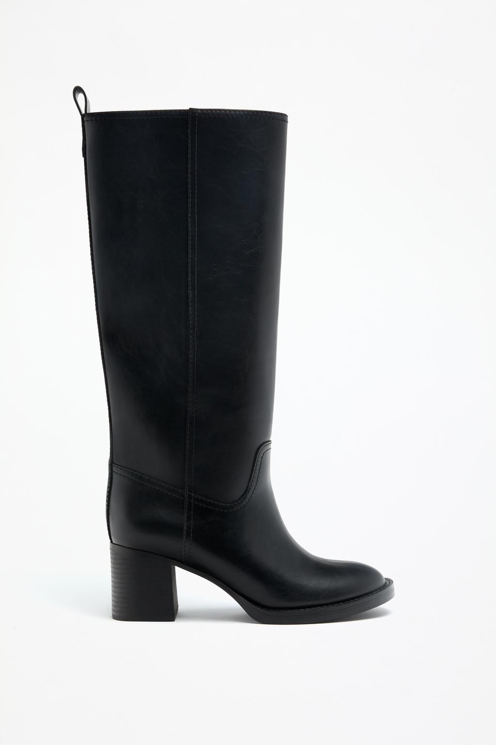 Round toe boots