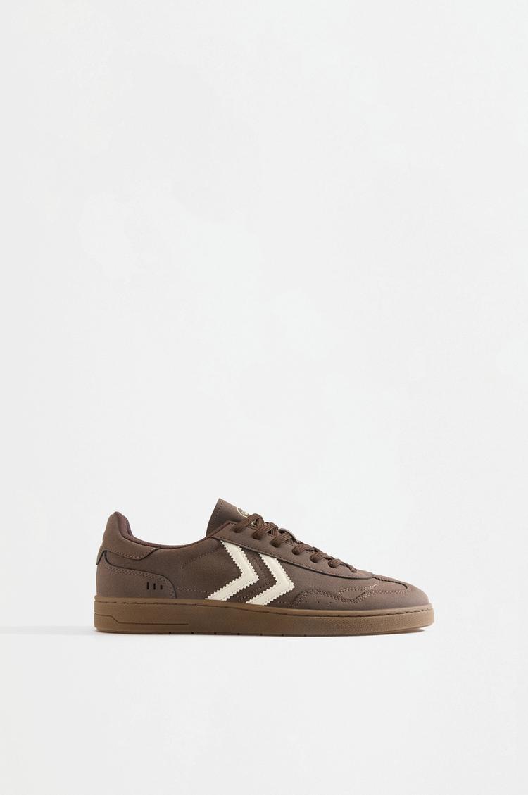 Hummel sneakers — BROWN