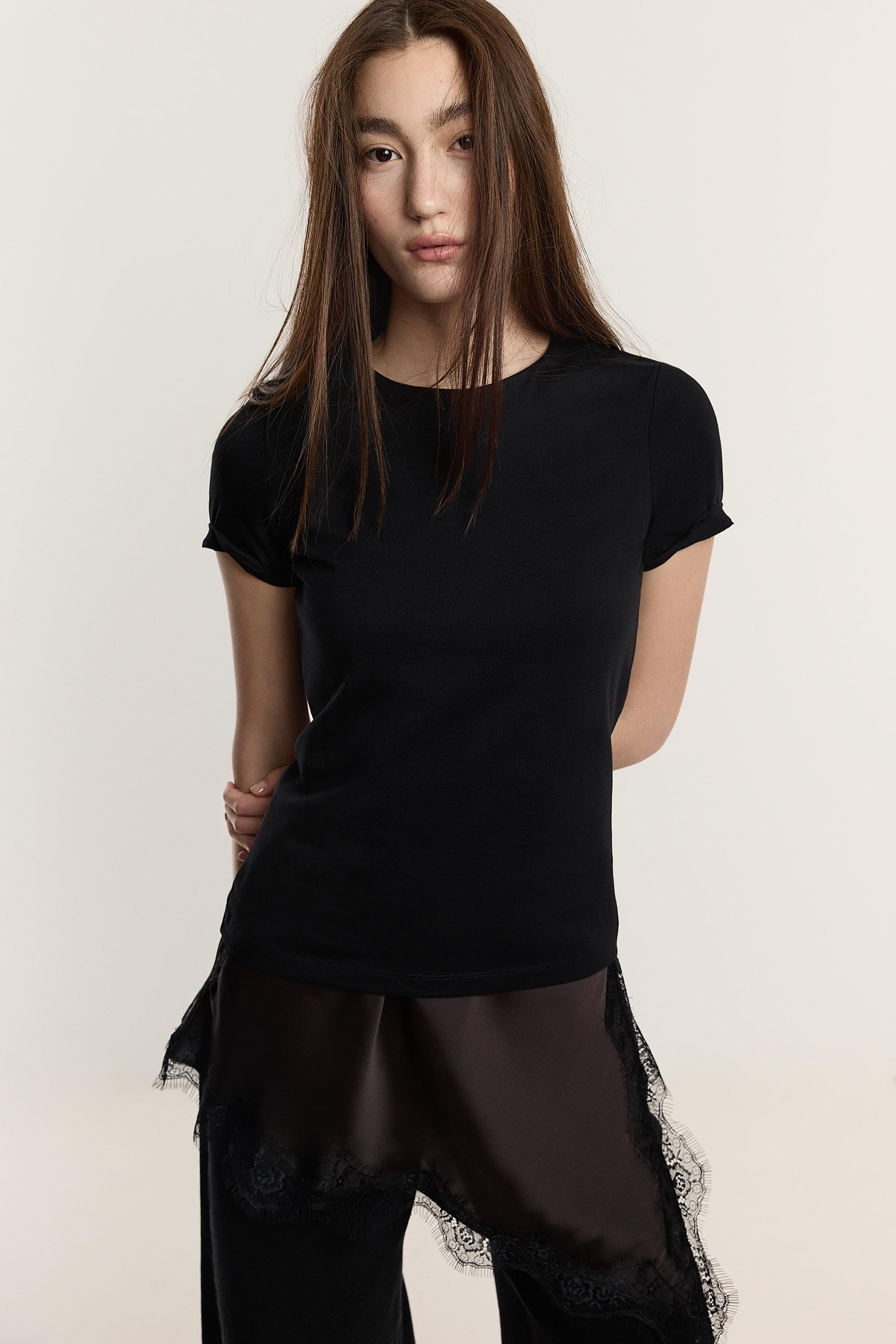 Round neck T-shirt — BLACK