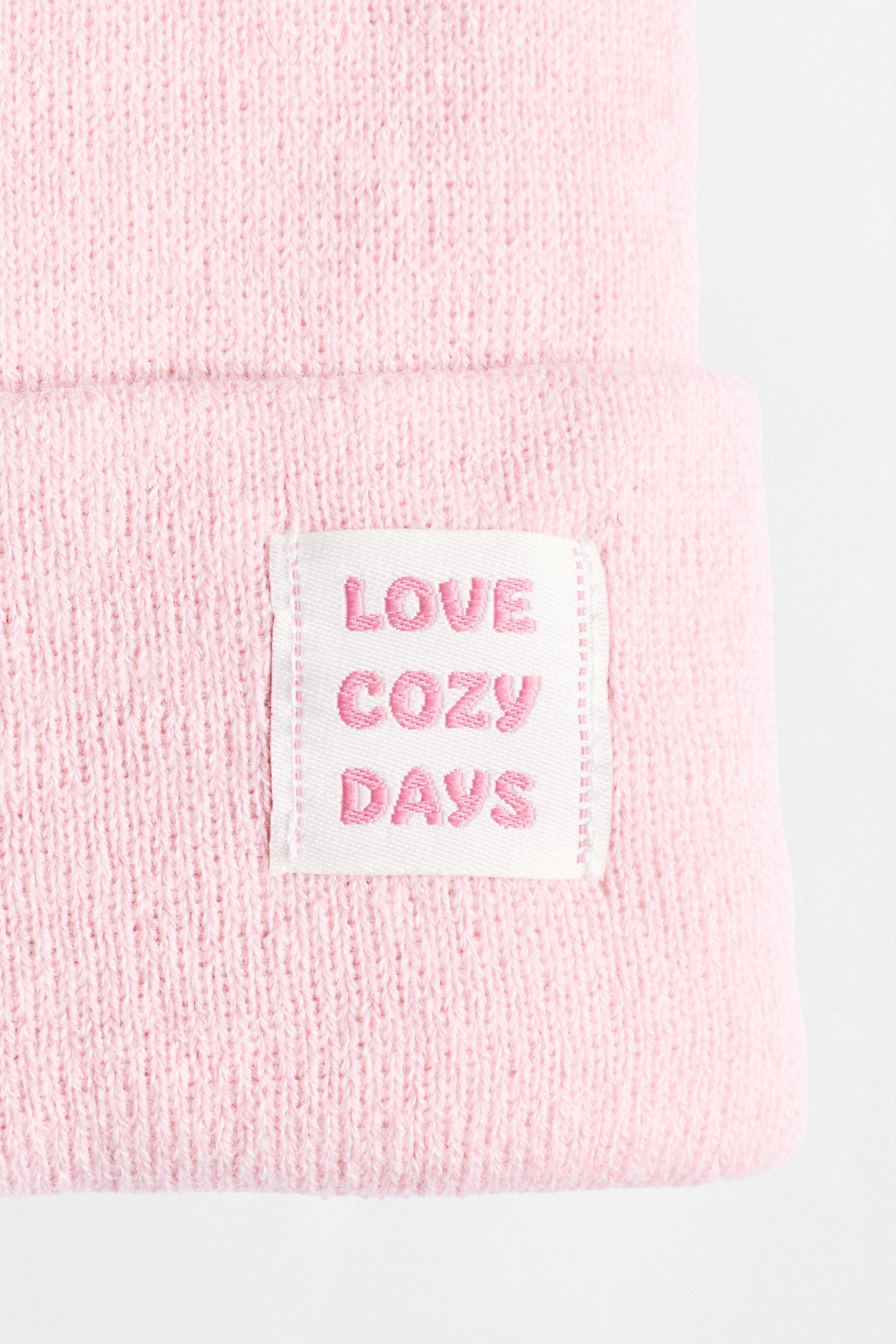 Knit beanie with label — PINK