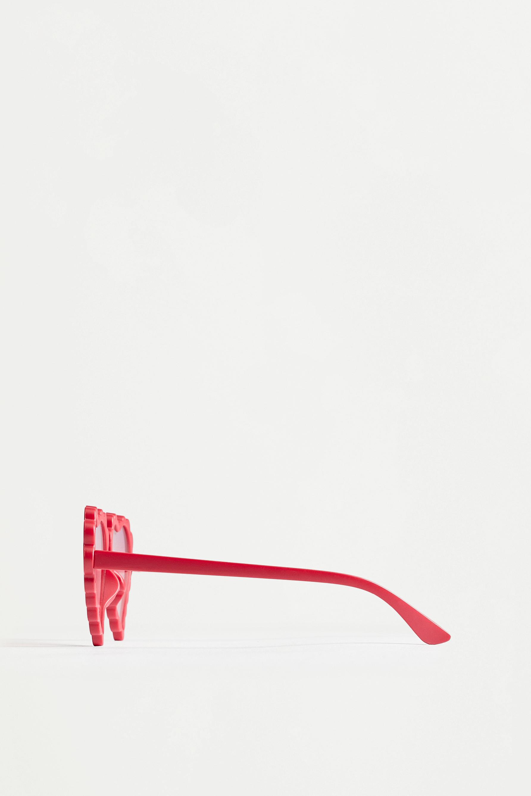 Wavy heart sunglasses — LILAC