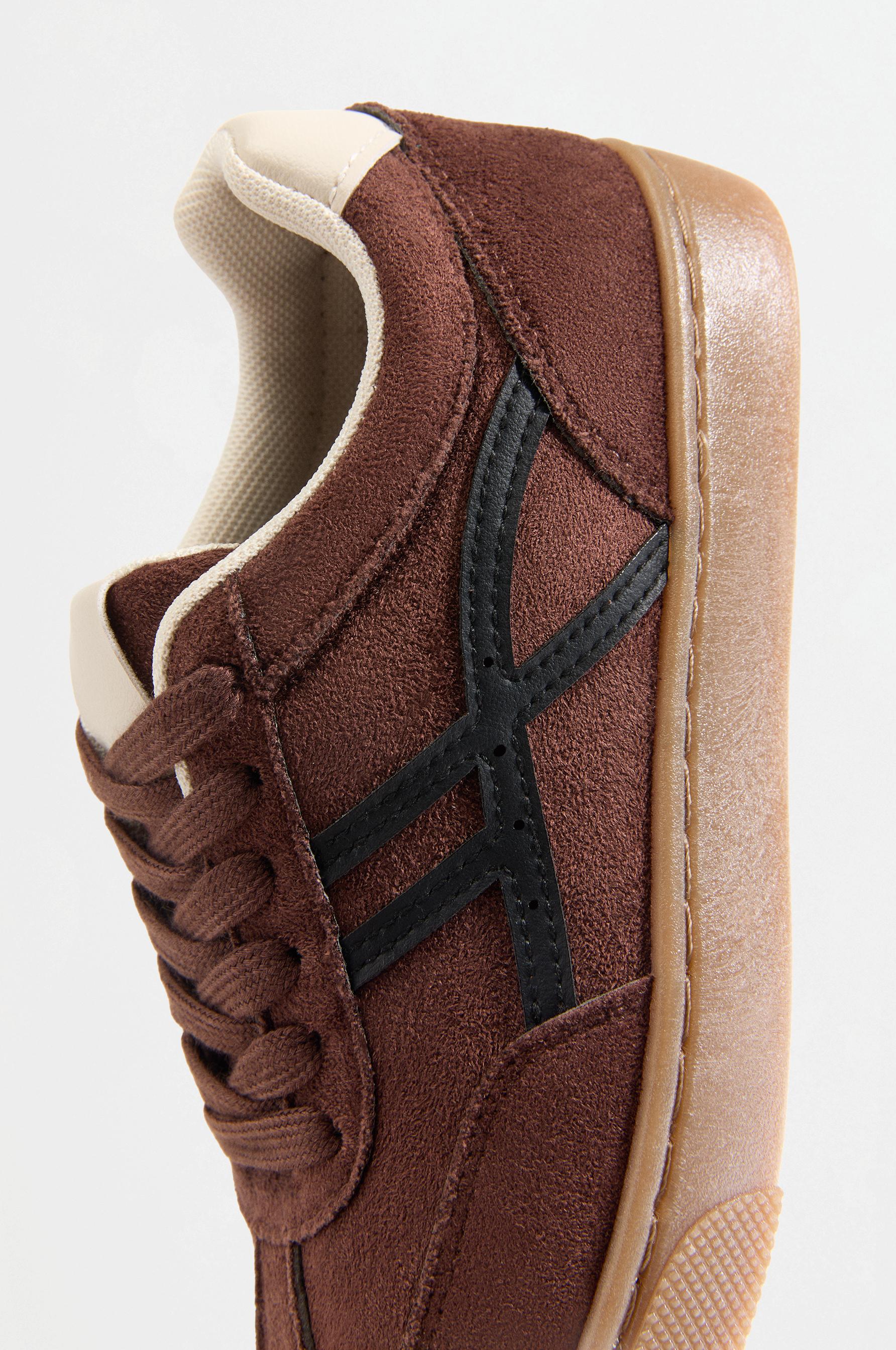 Split suede-effect sneakers — BROWN