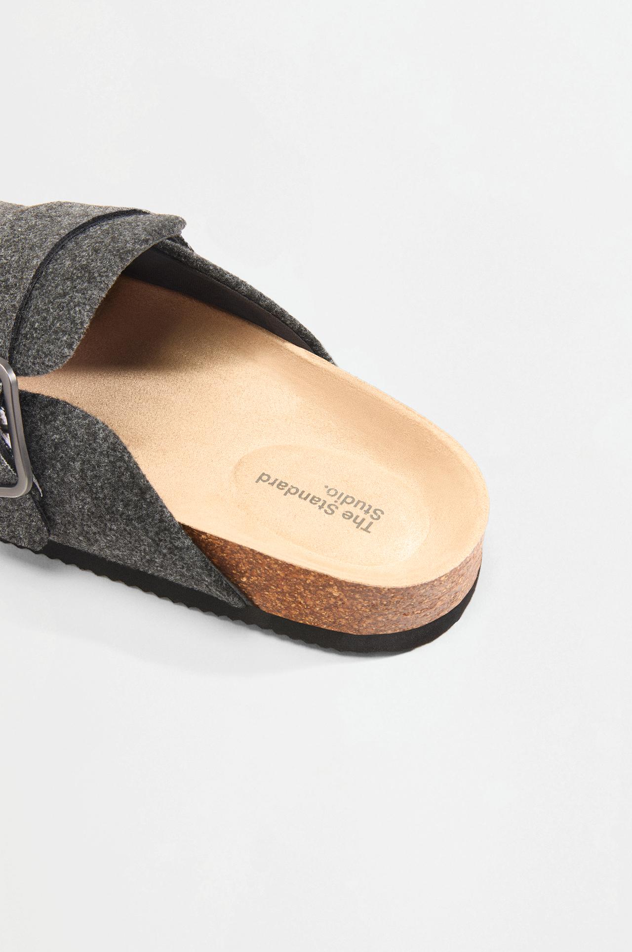 Buckle clog — GREY